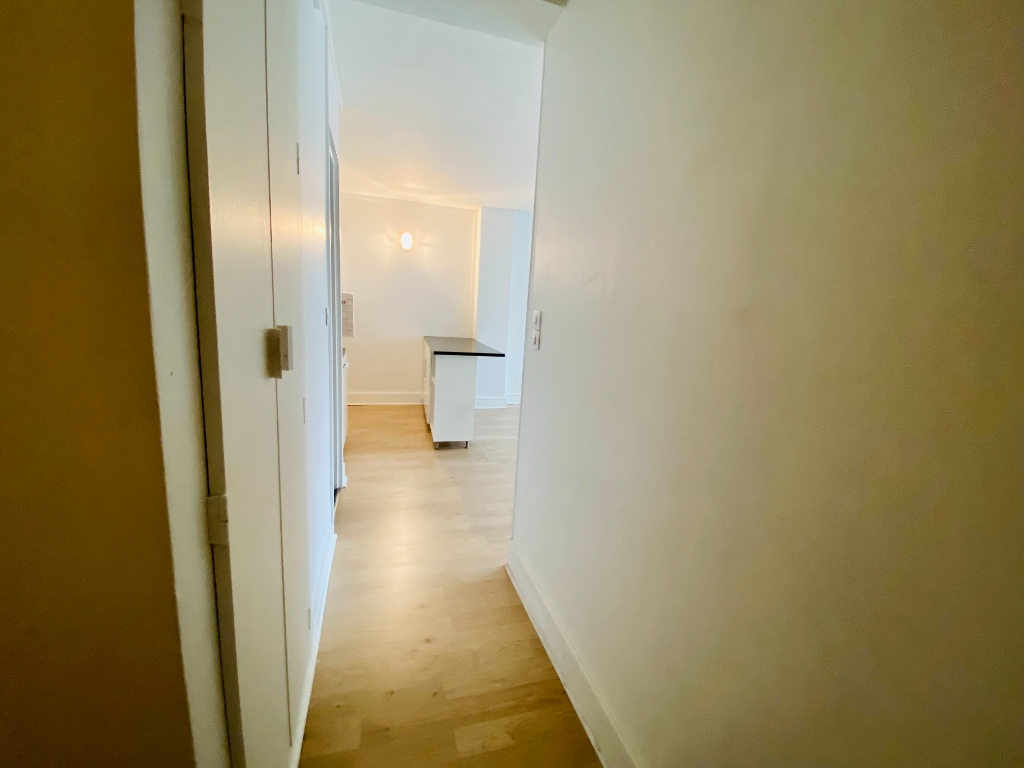 Appartement PARIS 18 – 1 pièce(s) – 30 m2 7