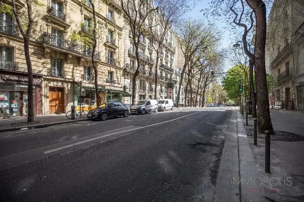 Local commercial Paris 215.08 m2 1