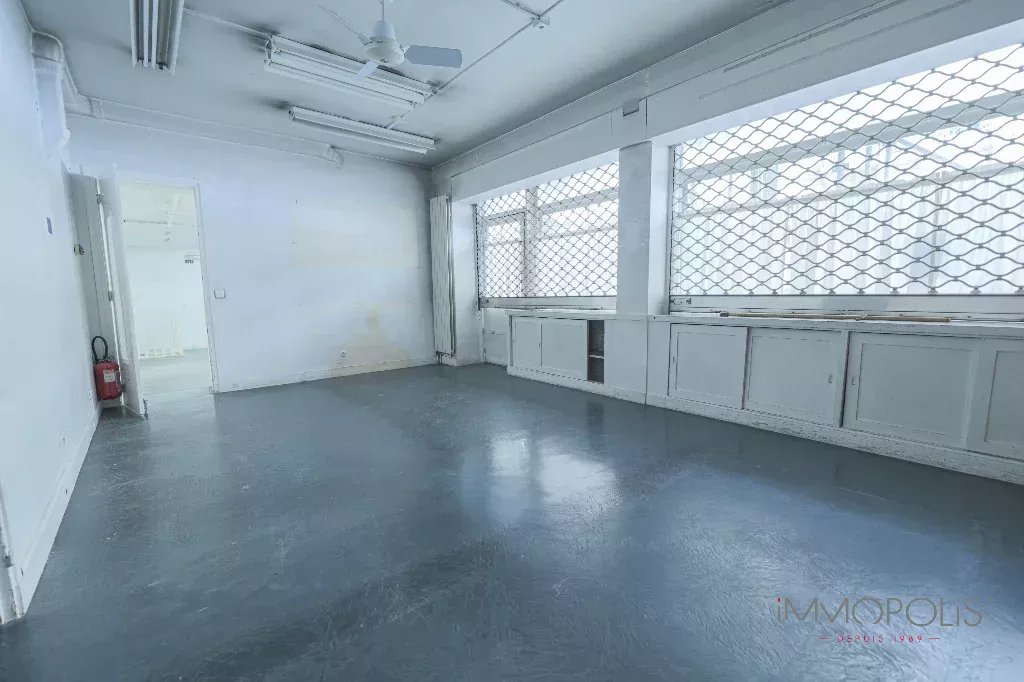 Local commercial Paris 215.08 m2 3 Local commercial Paris 215.08 m2 3