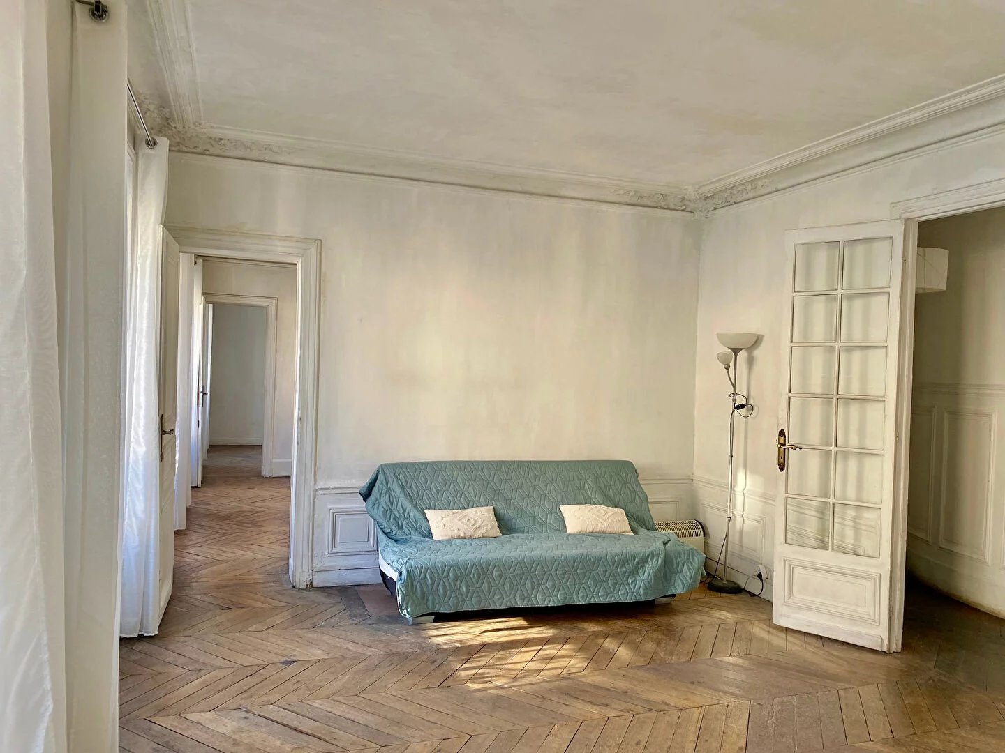Appartement haussmannien plein de charme, proche du square Montholon, avec beaucoup de potentiel et bien agencé de 94 m² 2 Appartement haussmannien plein de charme, proche du square Montholon, avec beaucoup de potentiel et bien agencé de 94 m² 2