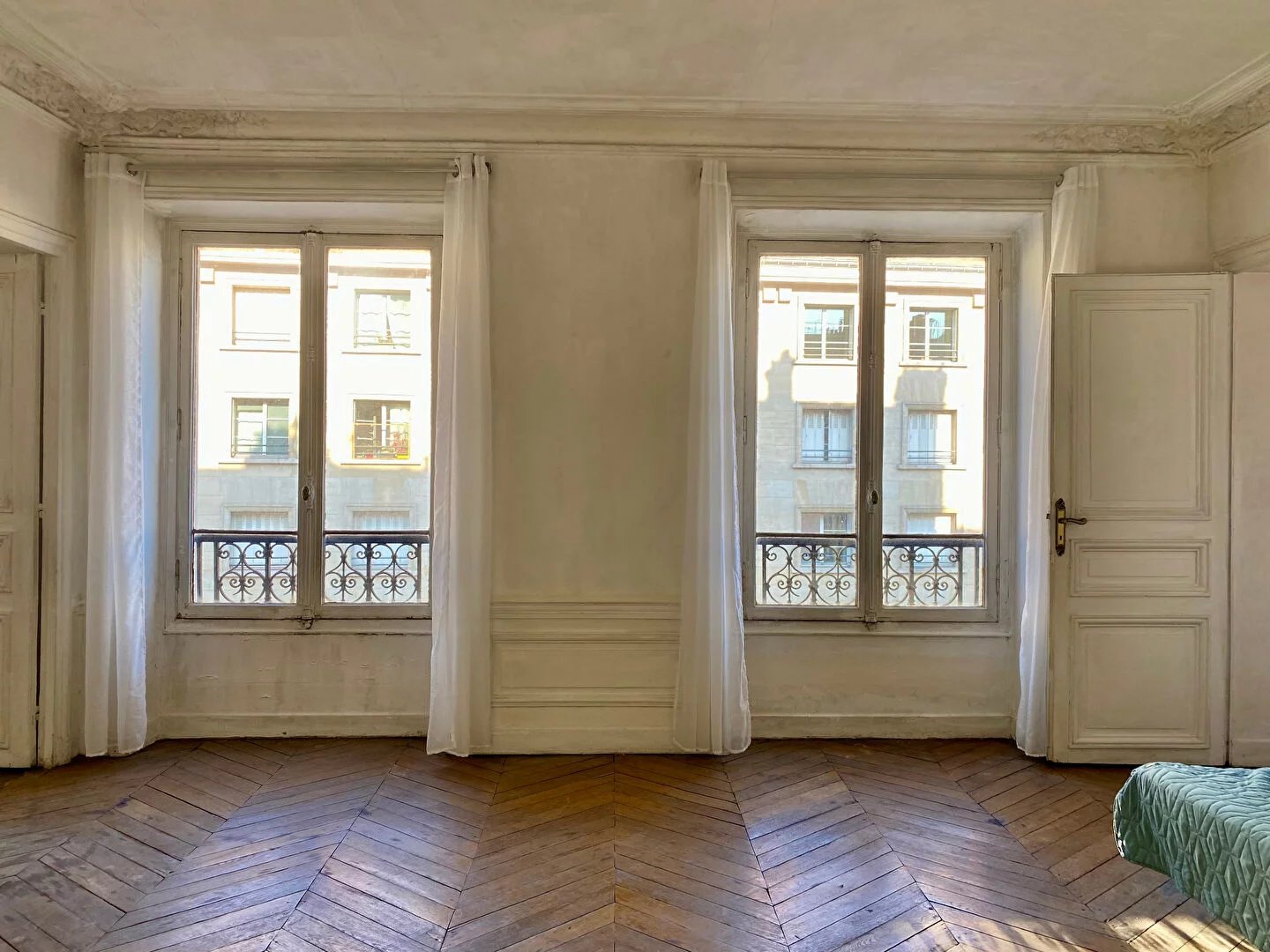 Appartement haussmannien plein de charme, proche du square Montholon, avec beaucoup de potentiel et bien agencé de 94 m² 3 Appartement haussmannien plein de charme, proche du square Montholon, avec beaucoup de potentiel et bien agencé de 94 m² 3