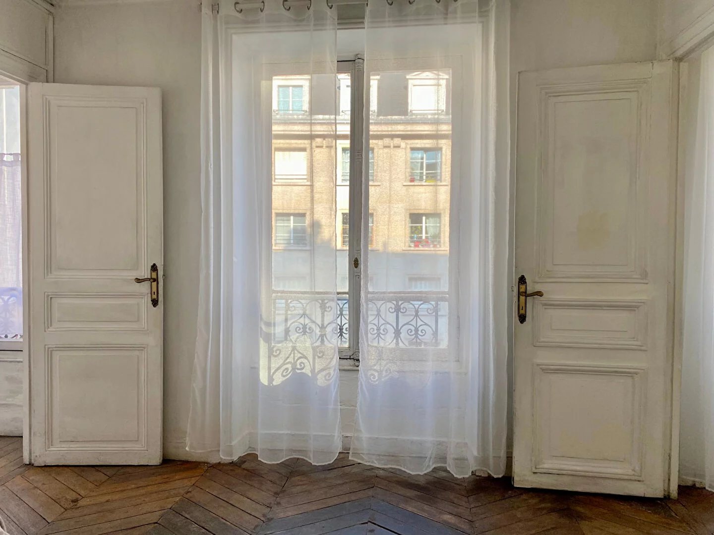 Appartement haussmannien plein de charme, proche du square Montholon, avec beaucoup de potentiel et bien agencé de 94 m² 5 Appartement haussmannien plein de charme, proche du square Montholon, avec beaucoup de potentiel et bien agencé de 94 m² 5