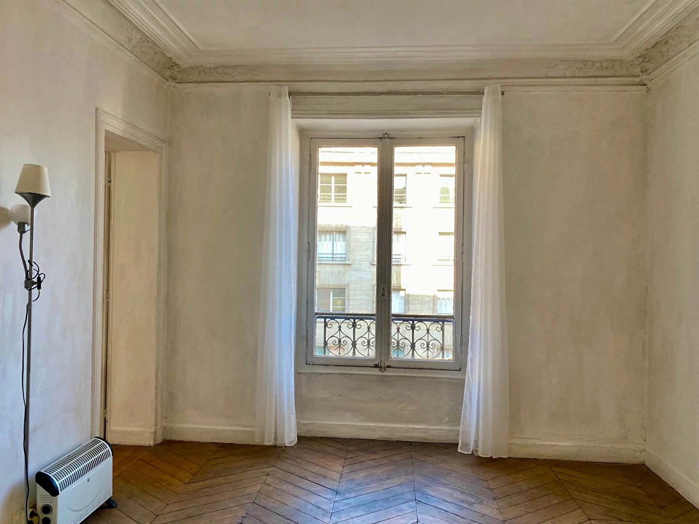 Appartement haussmannien plein de charme, proche du square Montholon, avec beaucoup de potentiel et bien agencé de 94 m² 6 Appartement haussmannien plein de charme, proche du square Montholon, avec beaucoup de potentiel et bien agencé de 94 m² 6