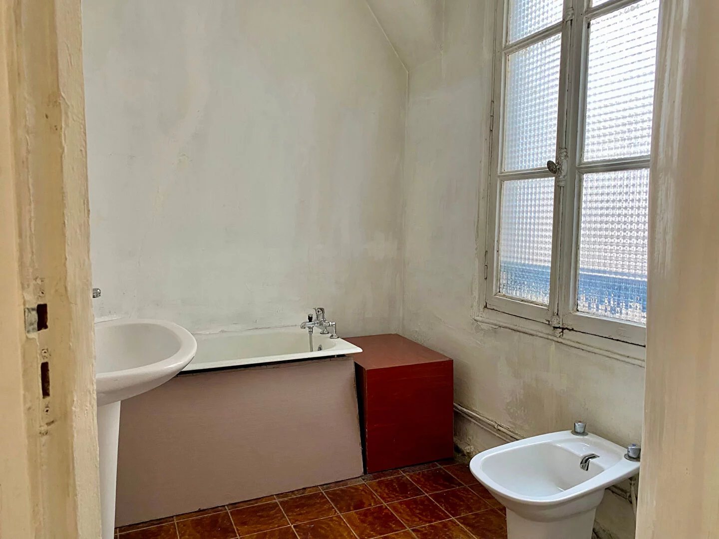 Appartement haussmannien plein de charme, proche du square Montholon, avec beaucoup de potentiel et bien agencé de 94 m² 8 Appartement haussmannien plein de charme, proche du square Montholon, avec beaucoup de potentiel et bien agencé de 94 m² 8