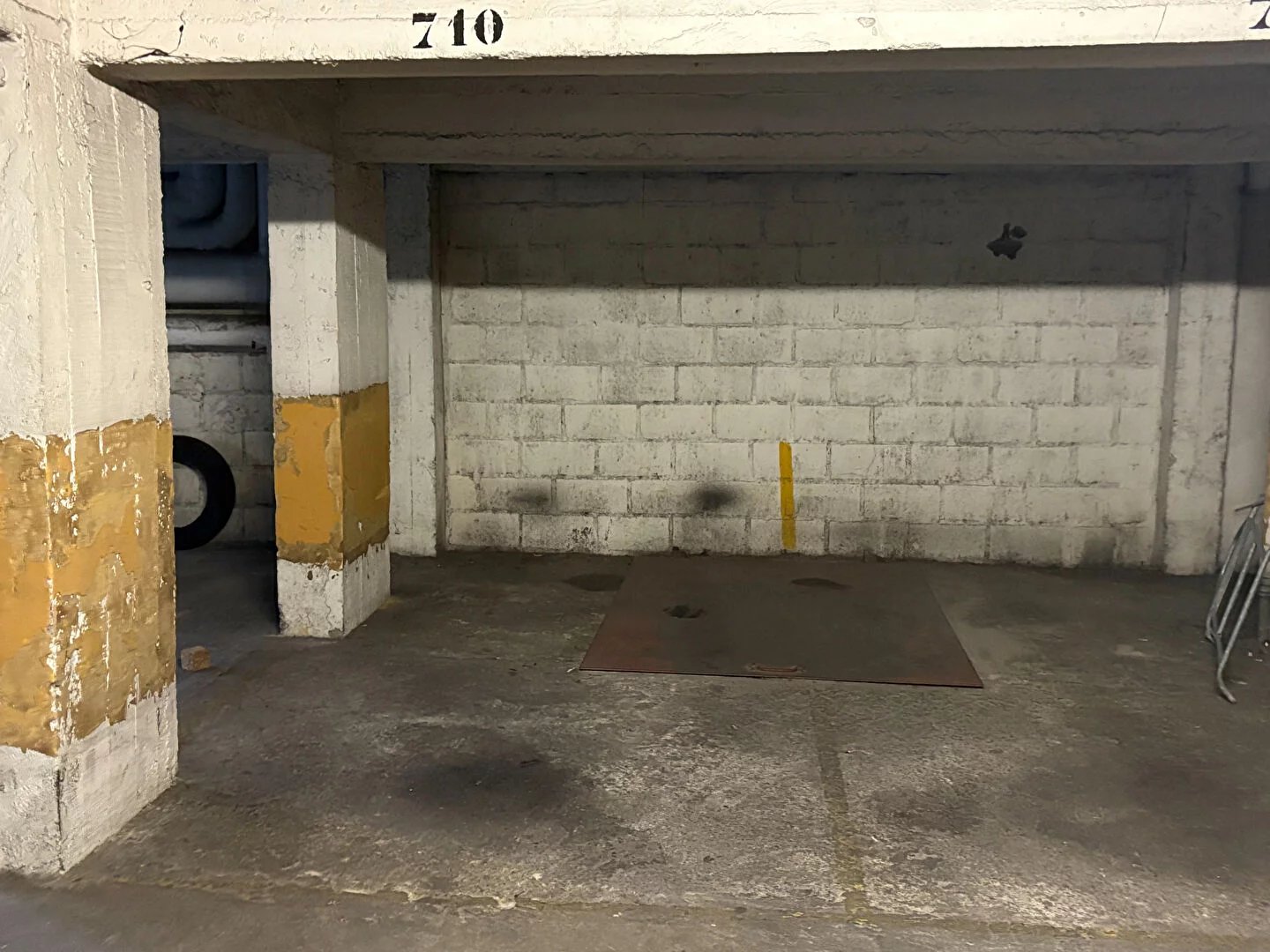 Très belle place de parking située dans le haut de la rue Lamarck : près du Sacré – Coeur 1 Très belle place de parking située dans le haut de la rue Lamarck : près du Sacré – Coeur 1