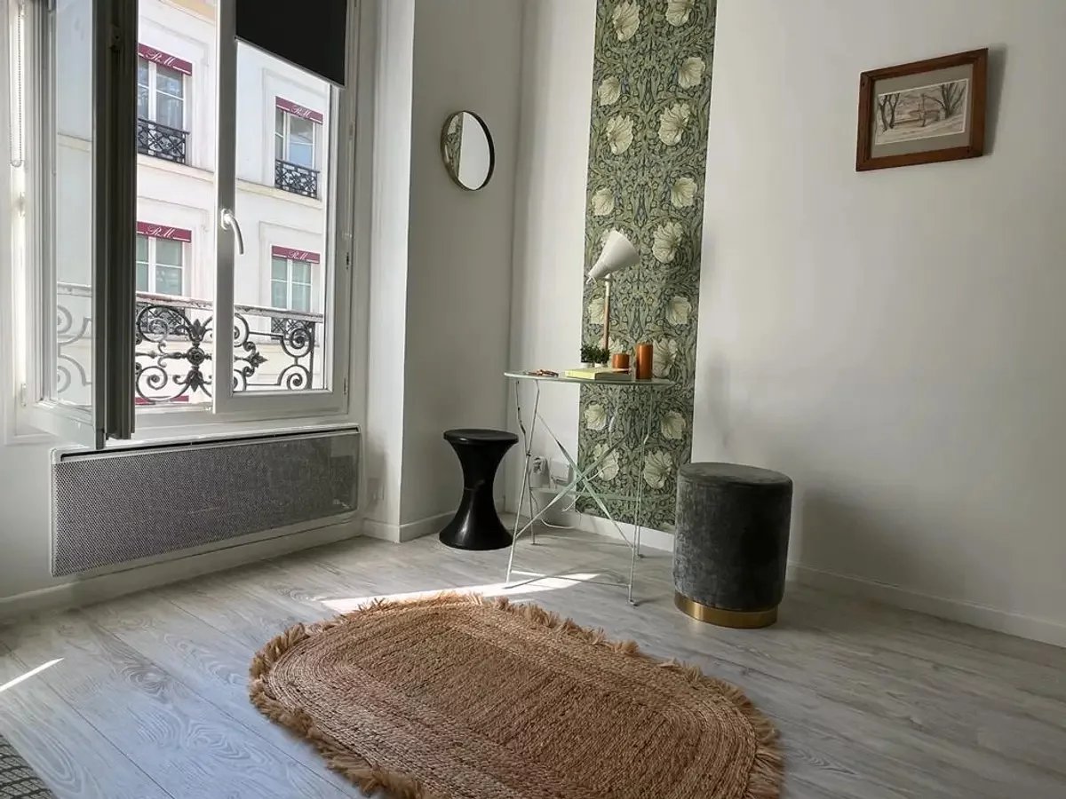 Studio très lumineux au 3e étage d’une rue calme et recherchée aux Abbesses 4 Studio très lumineux au 3e étage d’une rue calme et recherchée aux Abbesses 4