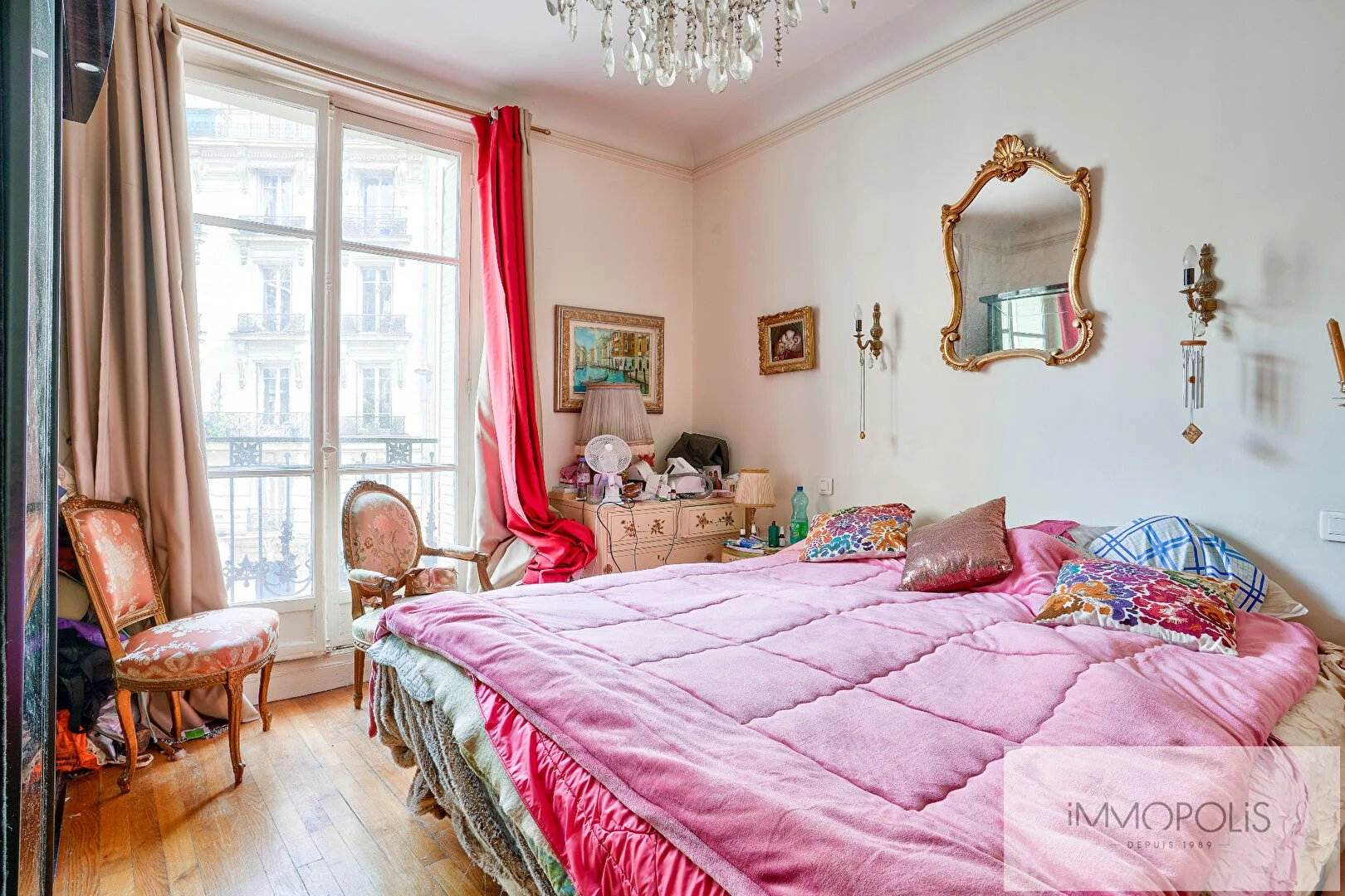 Opportunité rare : vente en nue – propriété d’un charmant appartement à moderniser, quartier Lamarck-Caulaincourt 12 Opportunité rare : vente en nue – propriété d’un charmant appartement à moderniser, quartier Lamarck-Caulaincourt 12
