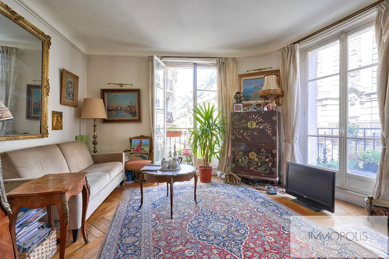 Opportunité rare : vente en nue – propriété d’un charmant appartement à moderniser, quartier Lamarck-Caulaincourt 8 Opportunité rare : vente en nue – propriété d’un charmant appartement à moderniser, quartier Lamarck-Caulaincourt 8