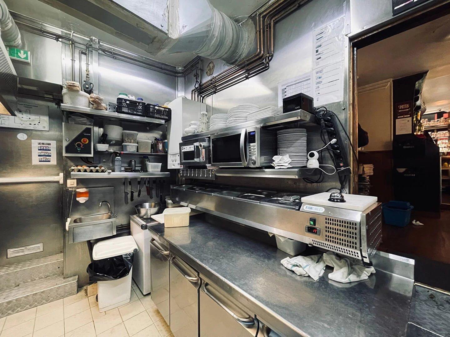 Brasserie réputée à Montmartre, aux Abbesses, Paris 18ème 5
