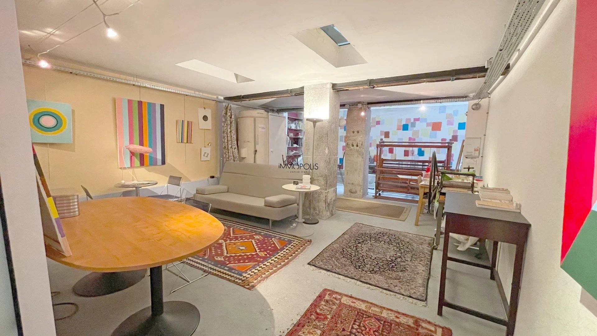 Loft atypique à usage de local (mixte possible), 156 m² sur 3 niveaux avec verrières : Paris 9e-18e, Martyrs / Clichy 5 Loft atypique à usage de local (mixte possible), 156 m² sur 3 niveaux avec verrières : Paris 9e-18e, Martyrs / Clichy 5