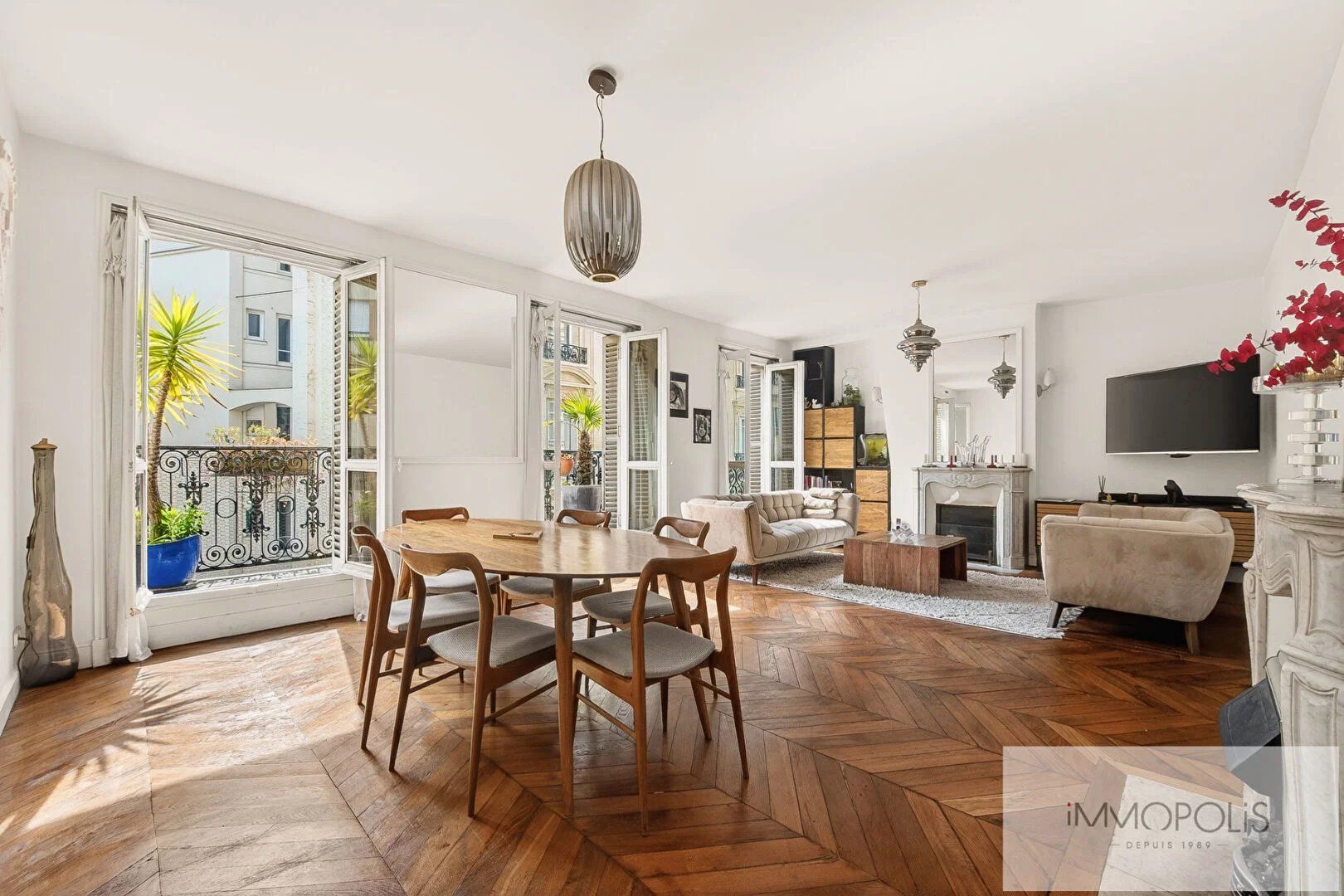 Appartement haussmannien avec balcon et potentiel 3 chambres 1 Appartement haussmannien avec balcon et potentiel 3 chambres 1
