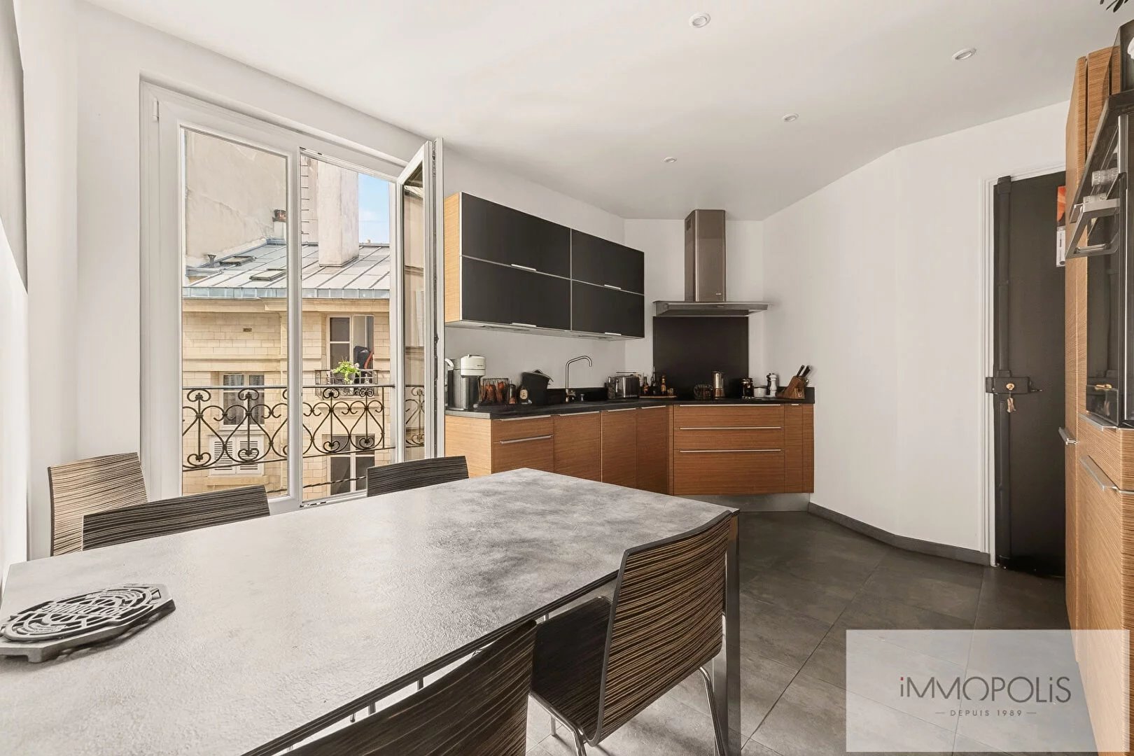 Appartement haussmannien avec balcon et potentiel 3 chambres 12 Appartement haussmannien avec balcon et potentiel 3 chambres 12