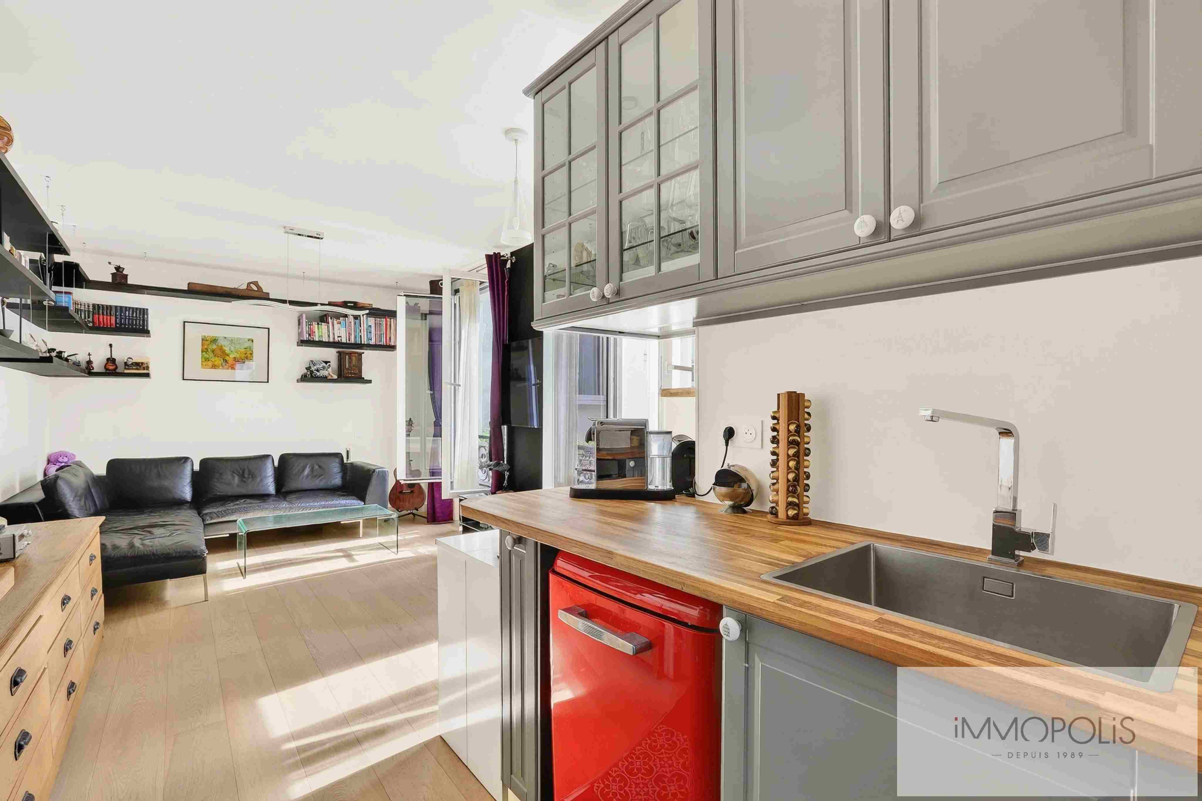 In the heart of Abbesses, elegant 2 room apartment furnished and equipped, top floor, bright 1