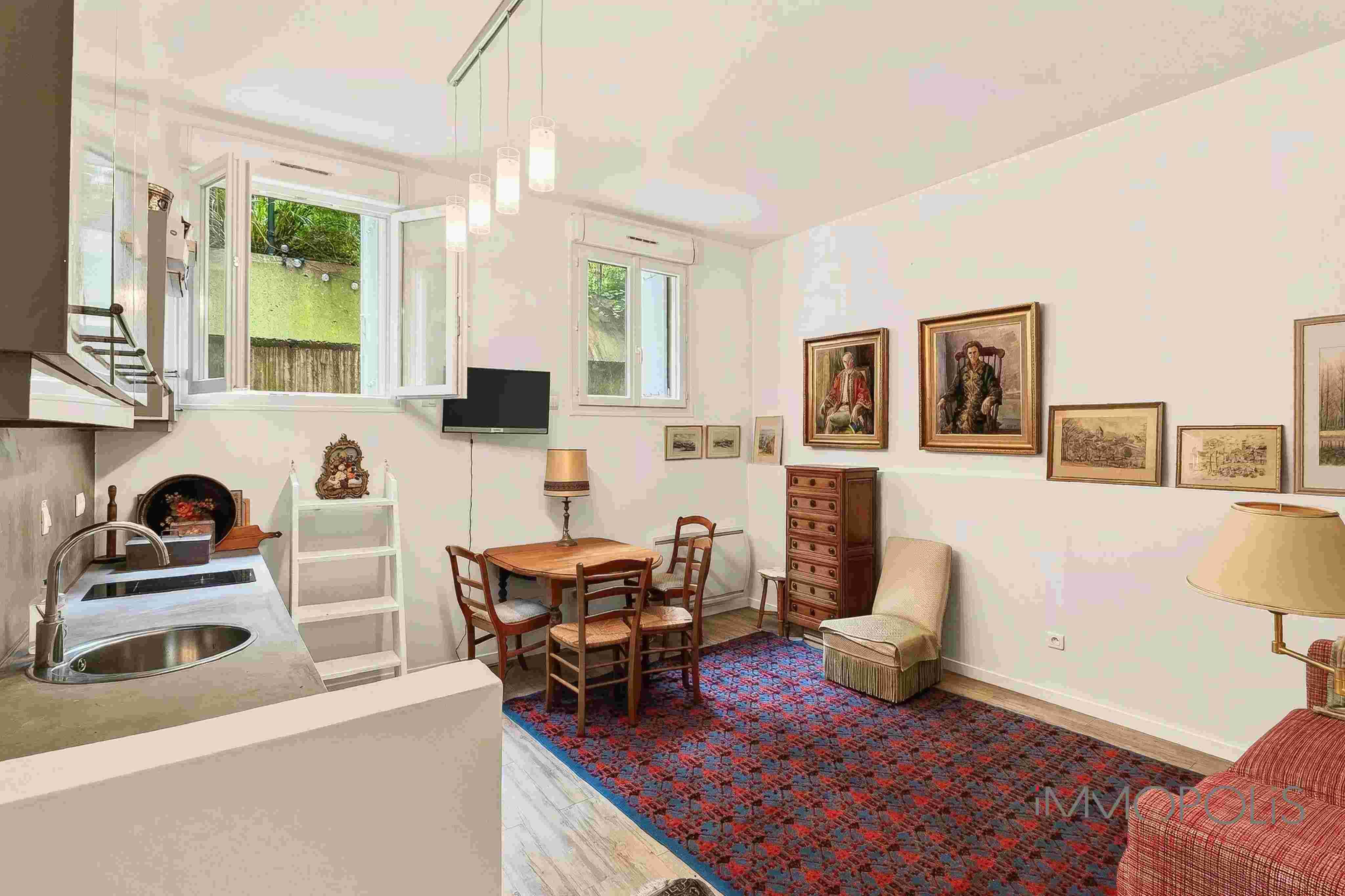 Quiet studio with terrace – Lamarck-Caulaincourt 1