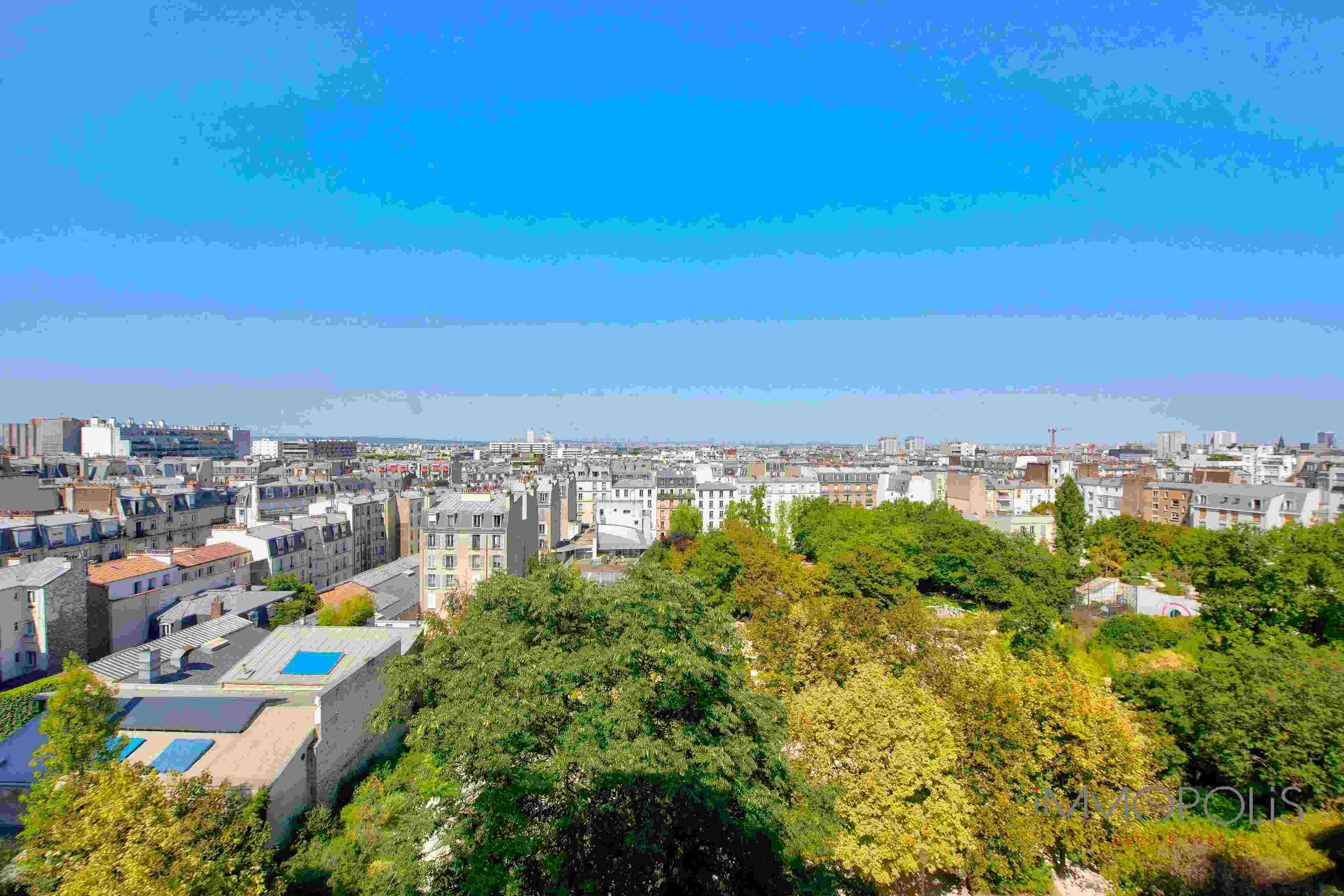 Three-room apartment with panoramic view 1