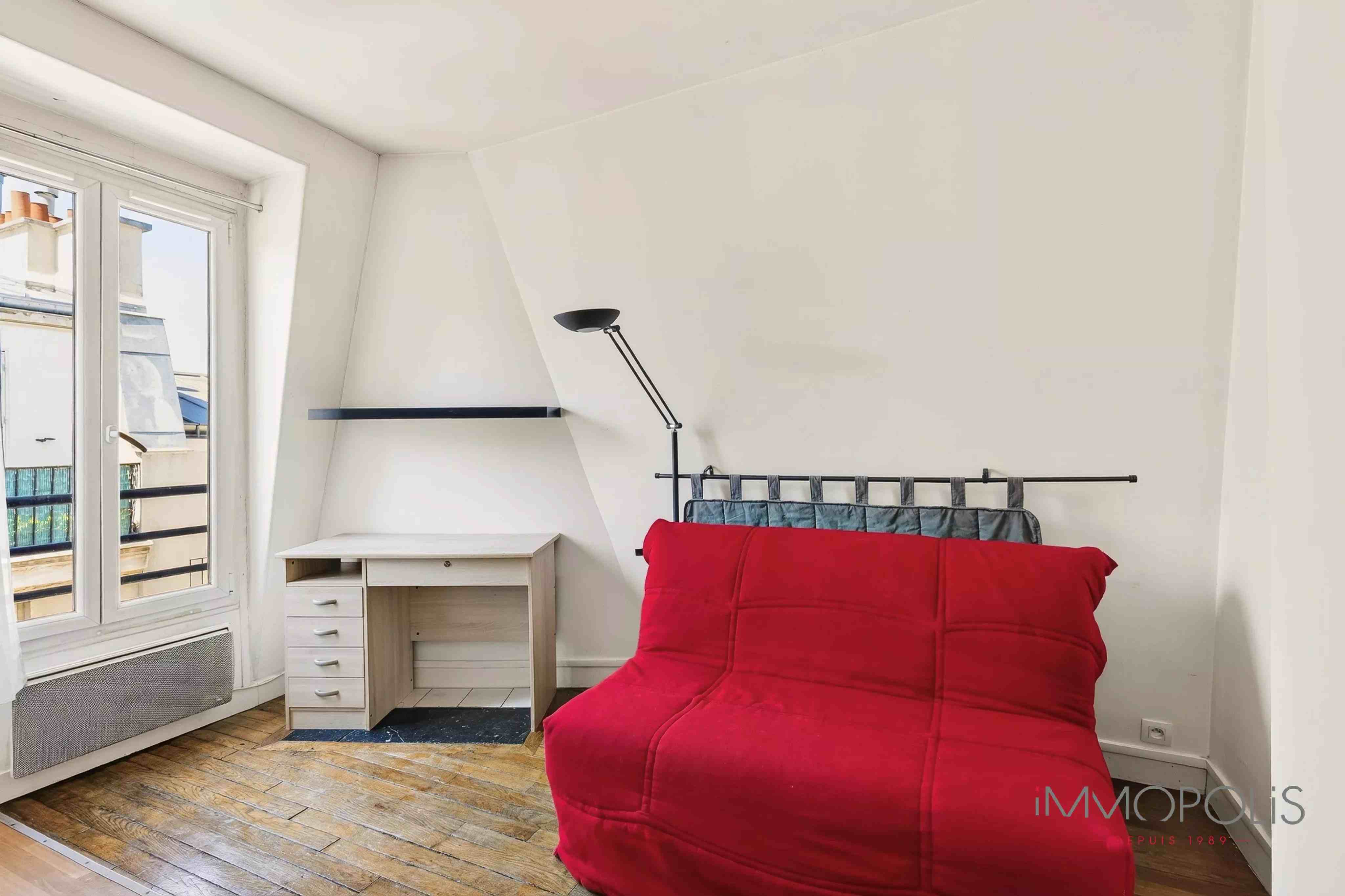 Top floor studio with open view 1