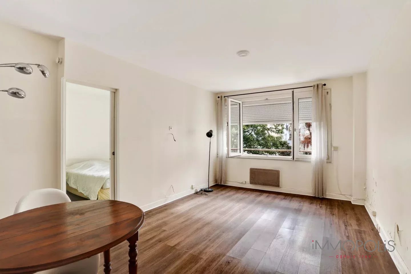 2 room apartment Abbesses. 1