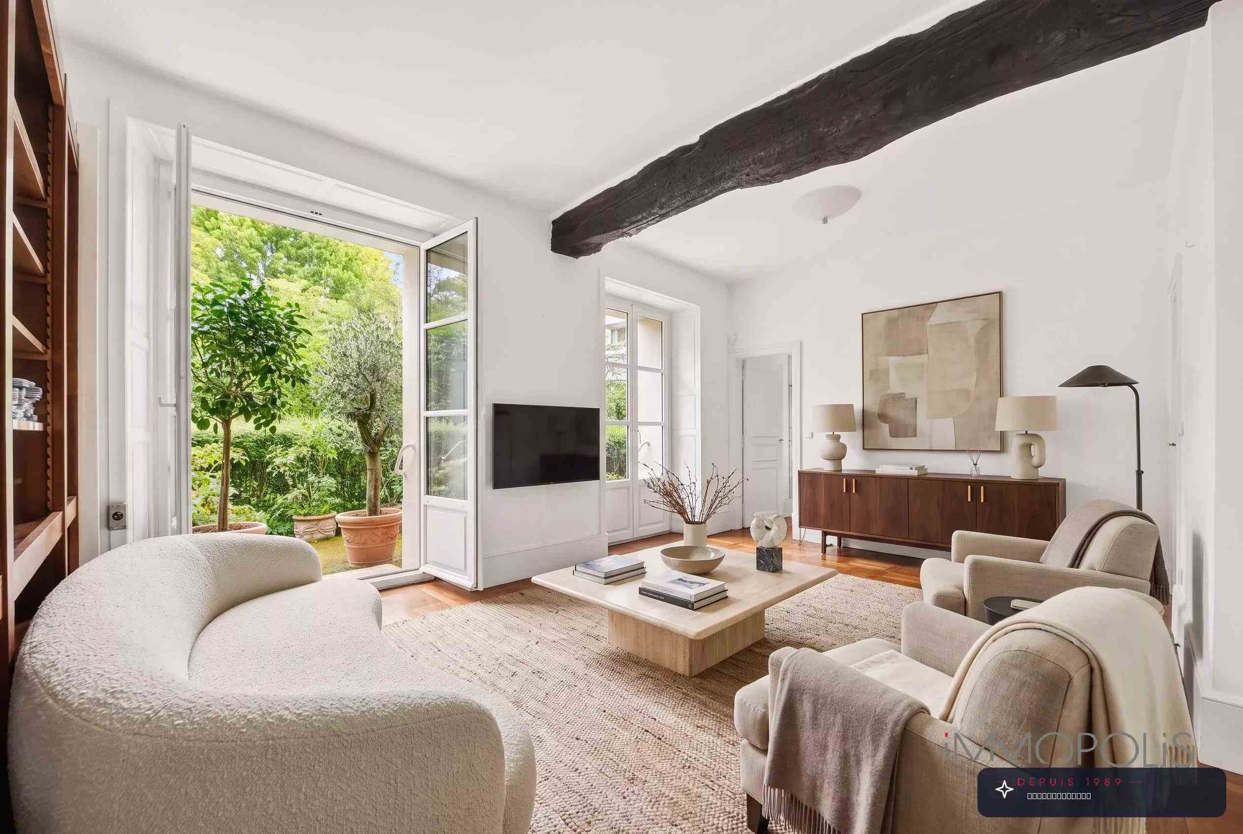 Private residence “Folie Sandrin” Montmartre. 1