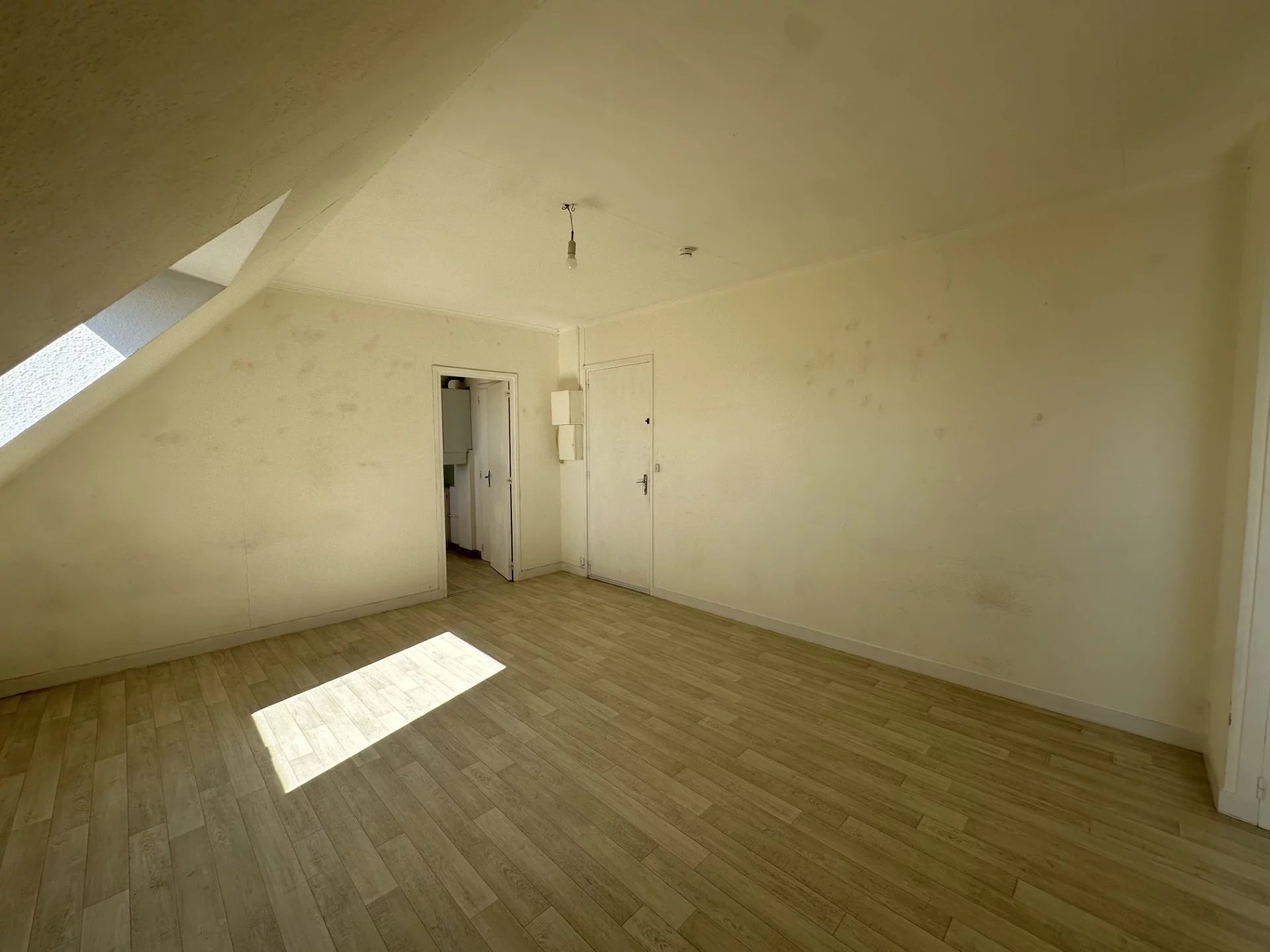 SAINT-FÉLIX – LARGE STUDIO 32 M² ON THE TOP FLOOR 4 SAINT-FÉLIX – LARGE STUDIO 32 M² ON THE TOP FLOOR 4