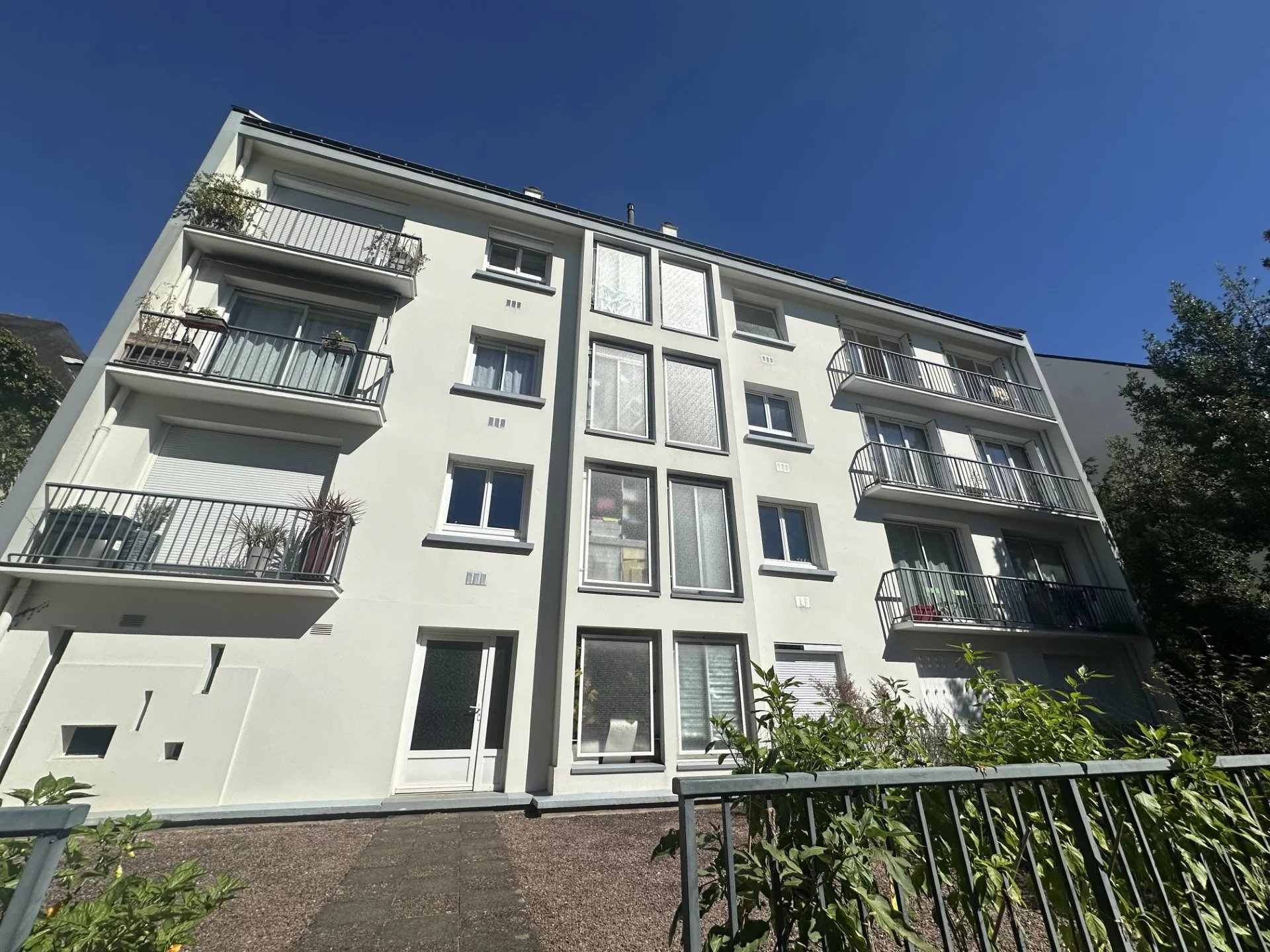 SAINT-FÉLIX – LARGE STUDIO 32 M² ON THE TOP FLOOR 9 SAINT-FÉLIX – LARGE STUDIO 32 M² ON THE TOP FLOOR 9