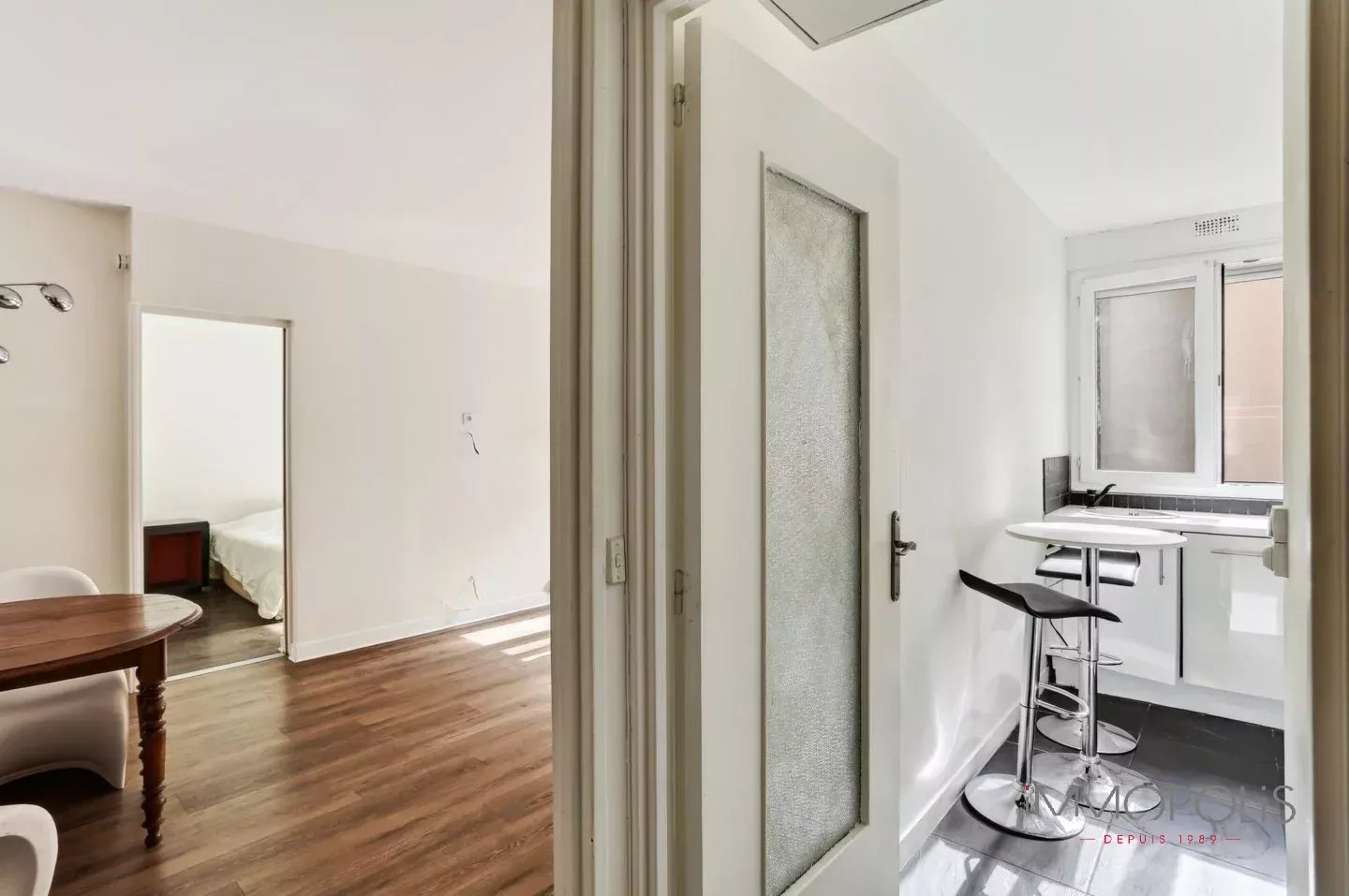 2 room apartment Abbesses. 10