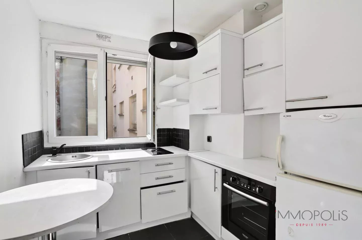 2 room apartment Abbesses. 11