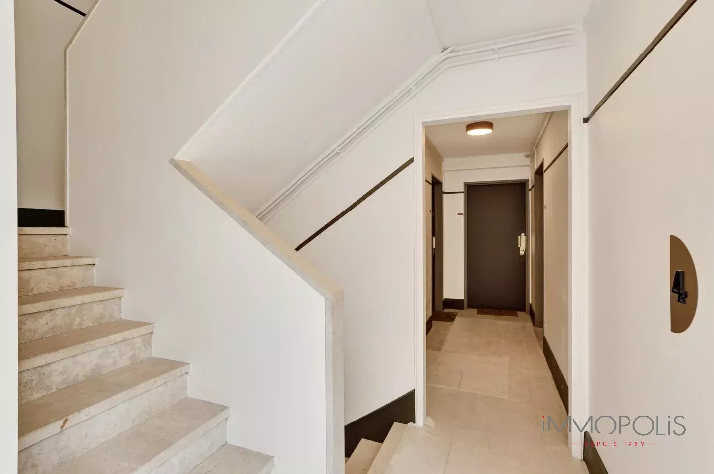 2 room apartment Abbesses. 15