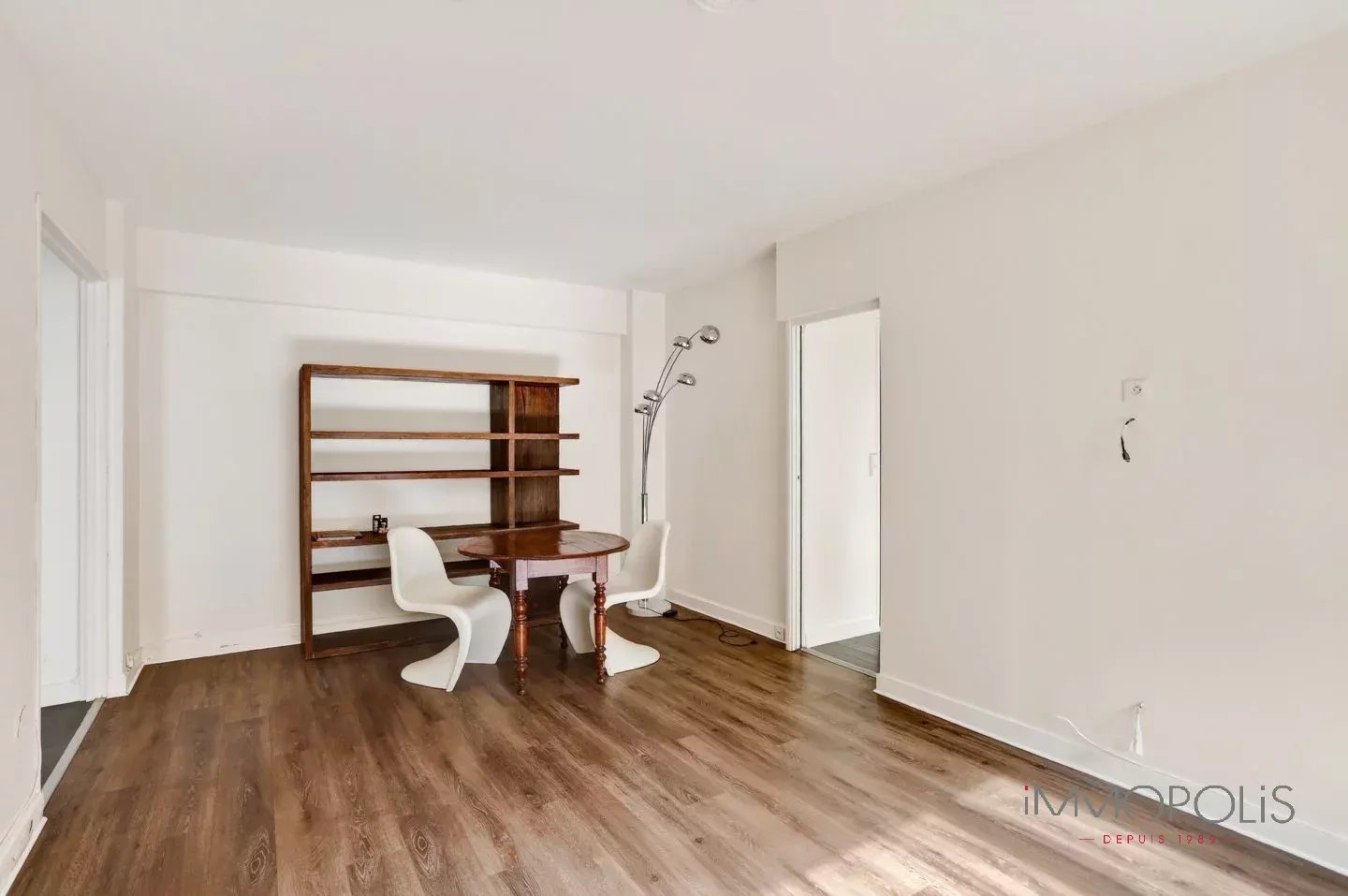 2 room apartment Abbesses. 3