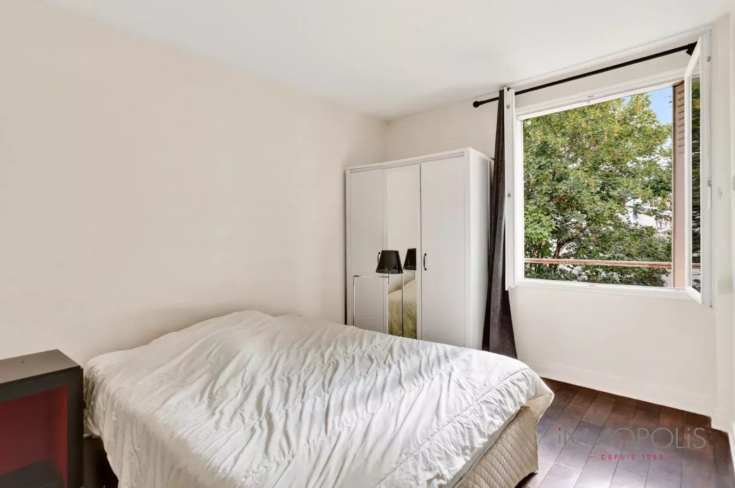2 room apartment Abbesses. 7