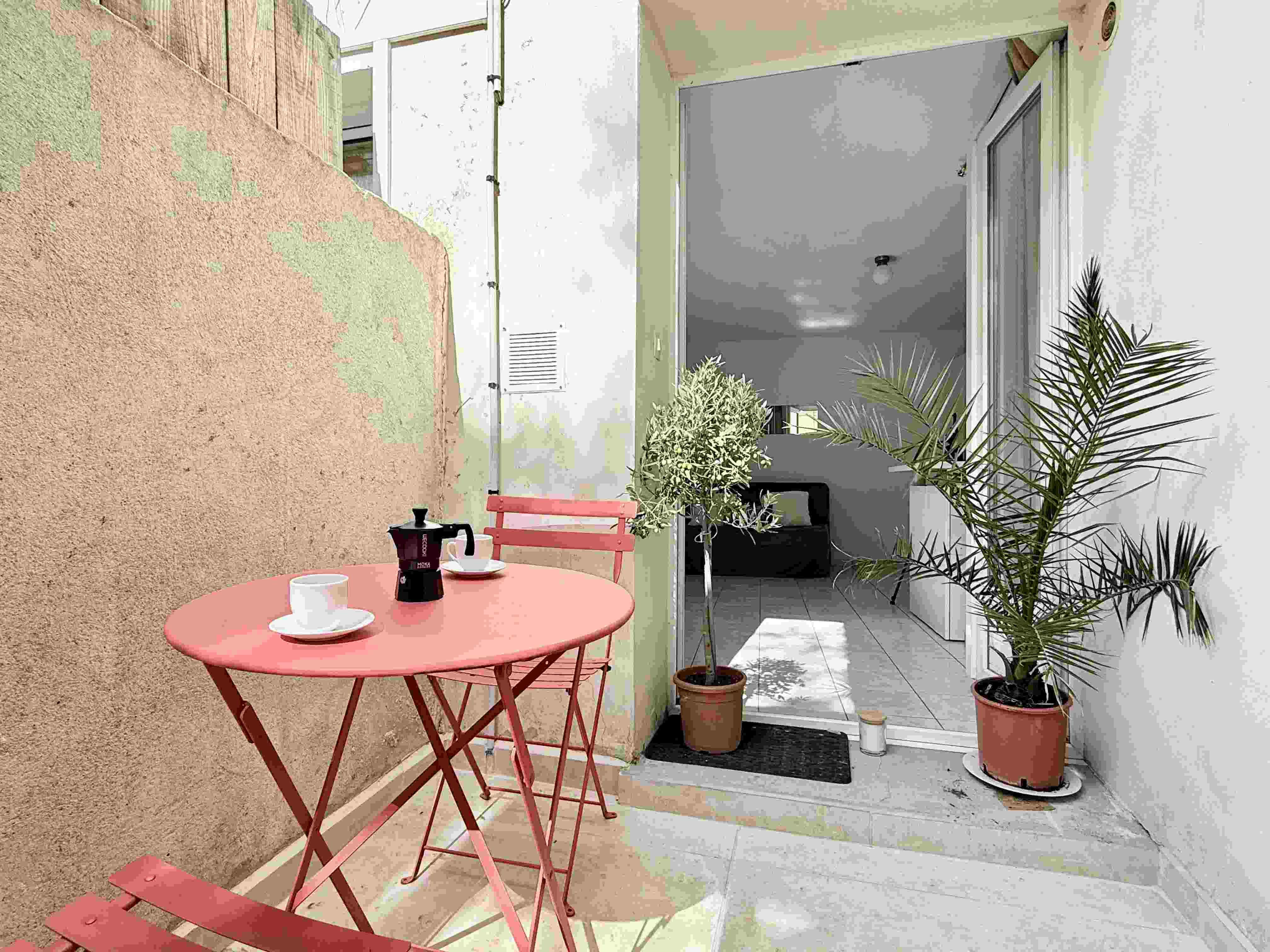 Montmartre, quiet studio in the Cité Germain-Pilon 1 Montmartre, quiet studio in the Cité Germain-Pilon 1