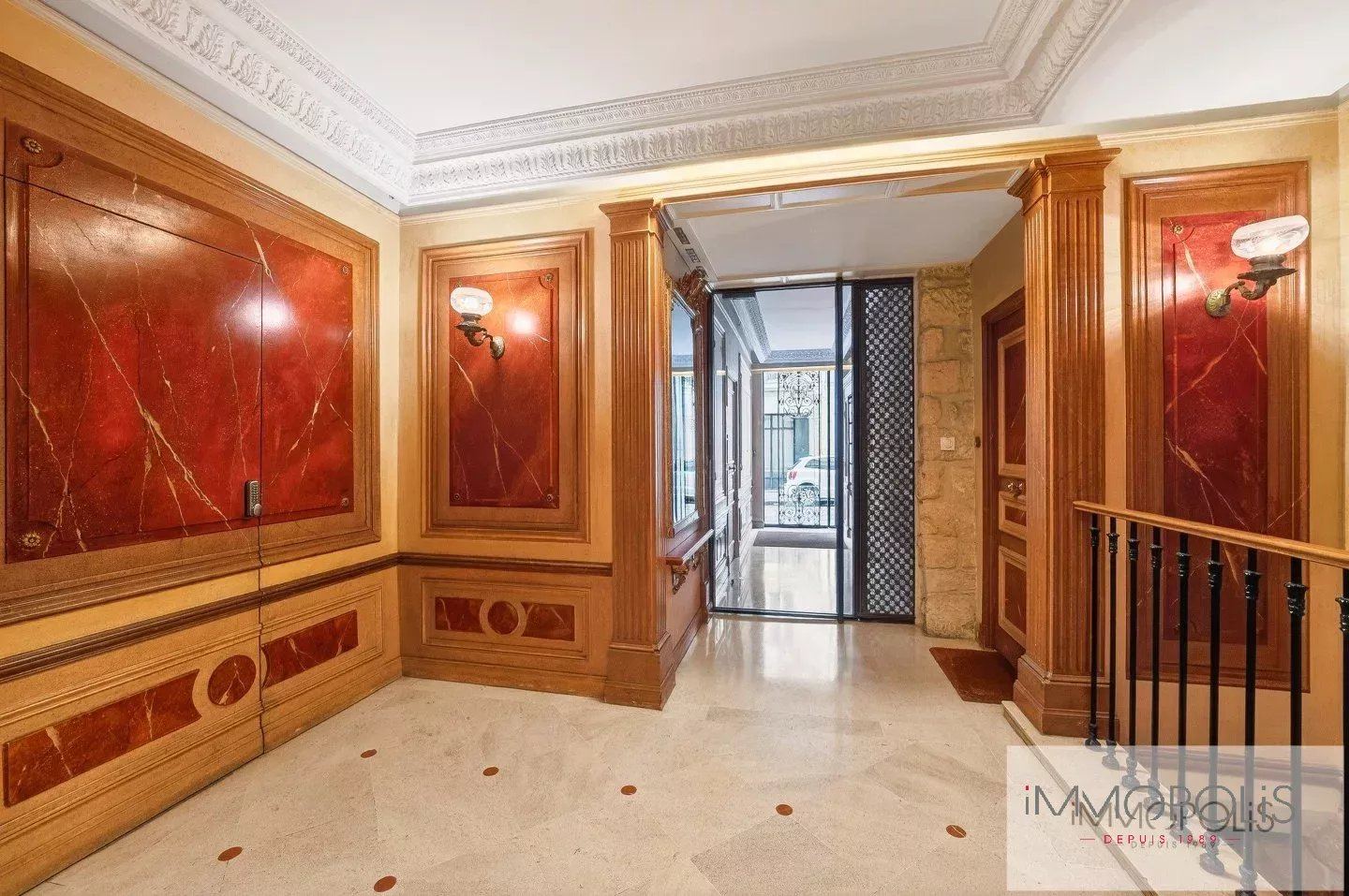 Rue Durantin in the heart of Abbesses. 14 Rue Durantin in the heart of Abbesses. 14