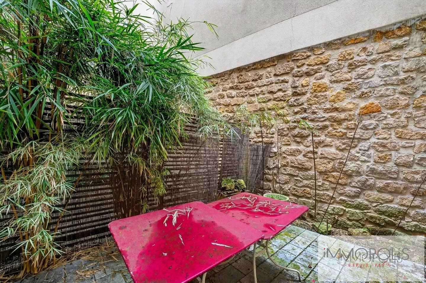 Rue Durantin in the heart of Abbesses. 2 Rue Durantin in the heart of Abbesses. 2
