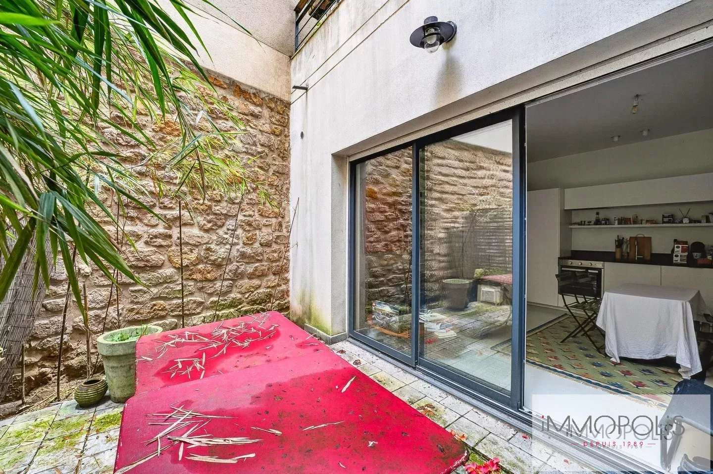 Rue Durantin in the heart of Abbesses. 4 Rue Durantin in the heart of Abbesses. 4