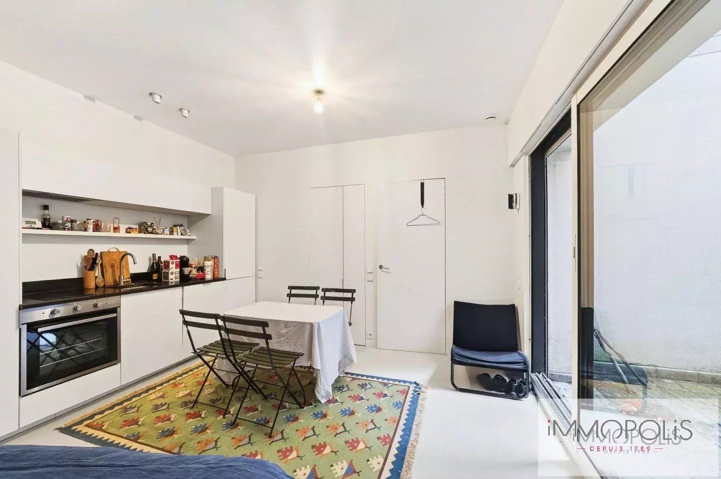 Rue Durantin in the heart of Abbesses. 5 Rue Durantin in the heart of Abbesses. 5