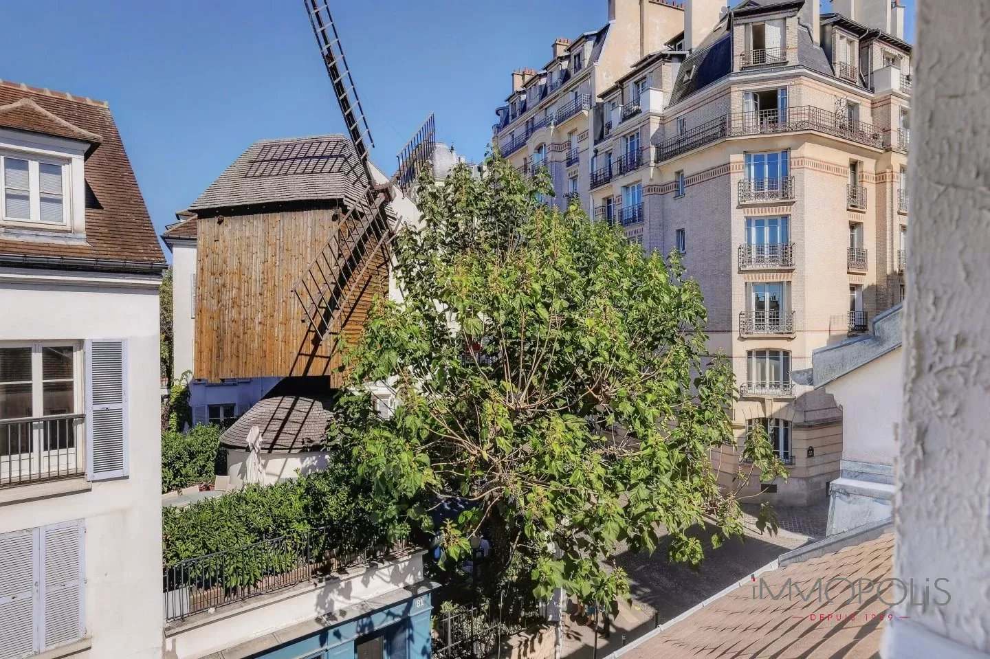 Dernier étage – Haut Lepic – Montmartre. 1