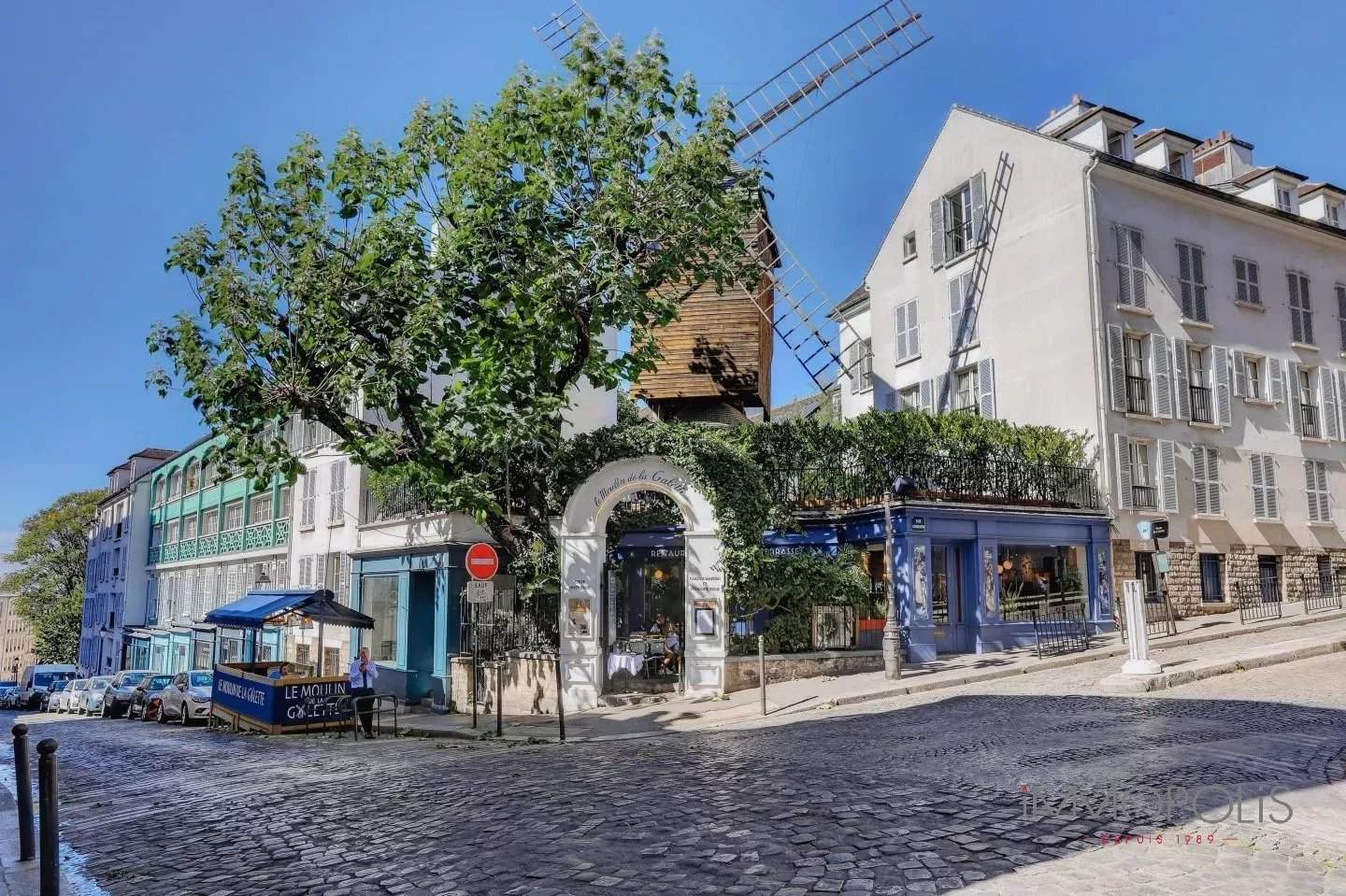 Dernier étage – Haut Lepic – Montmartre. 15 Dernier étage – Haut Lepic – Montmartre. 15