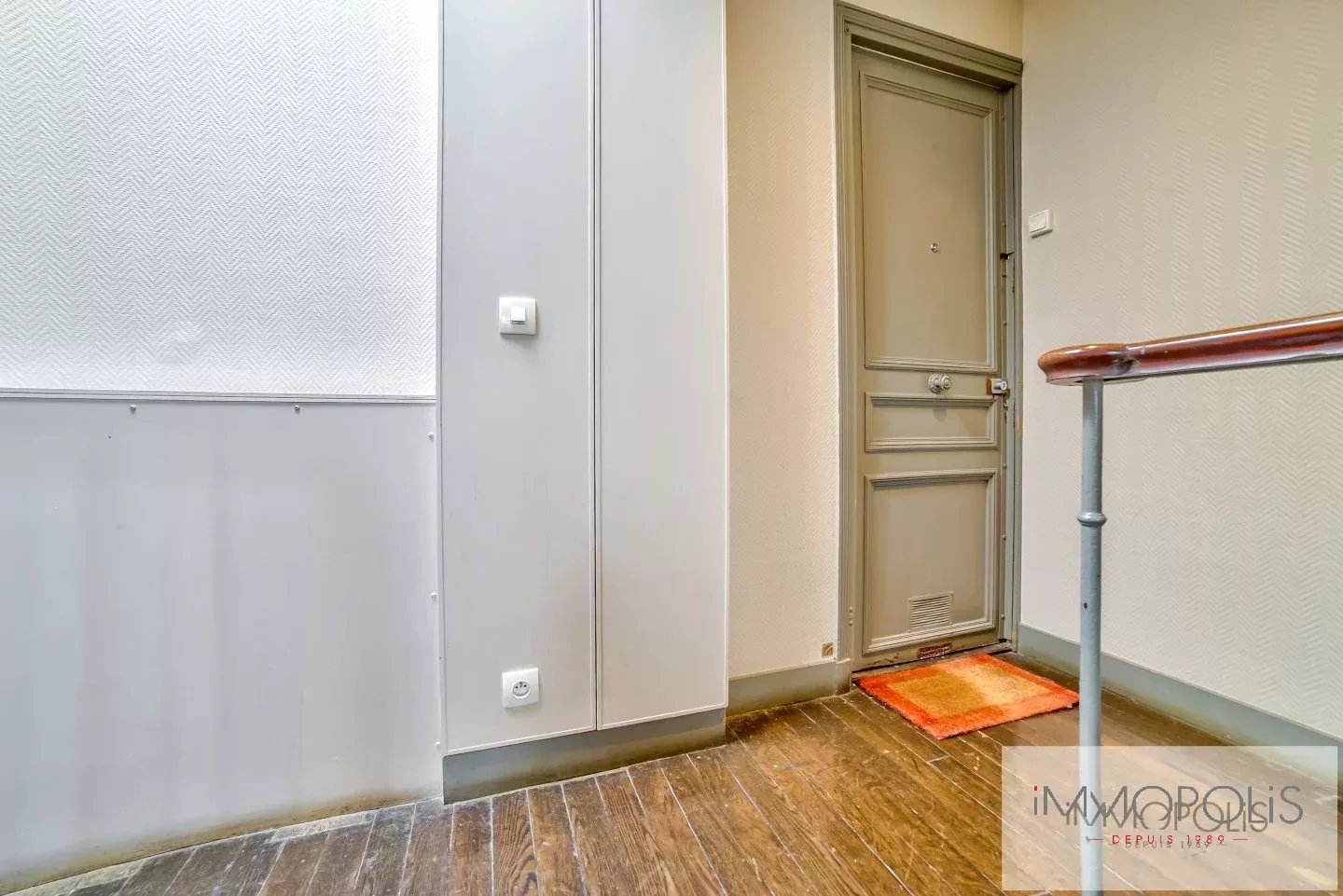 Studio plein de charme au dernier étage ! Paris 18e, Rue du Poteau 11 Studio plein de charme au dernier étage ! Paris 18e, Rue du Poteau 11