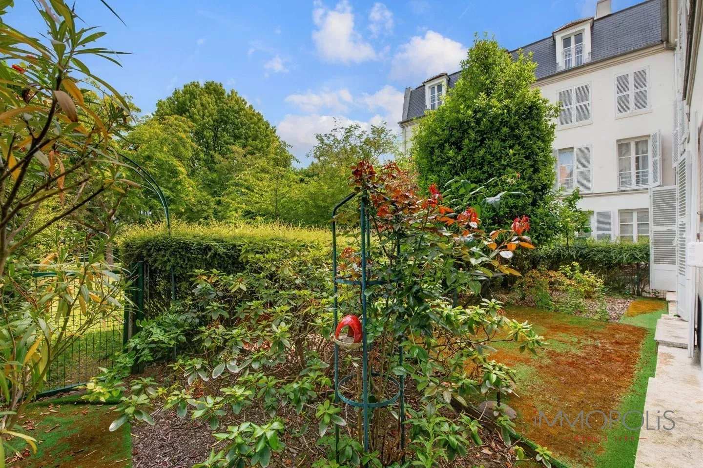 Résidence privée « Folie Sandrin » Montmartre. 18 Résidence privée « Folie Sandrin » Montmartre. 18