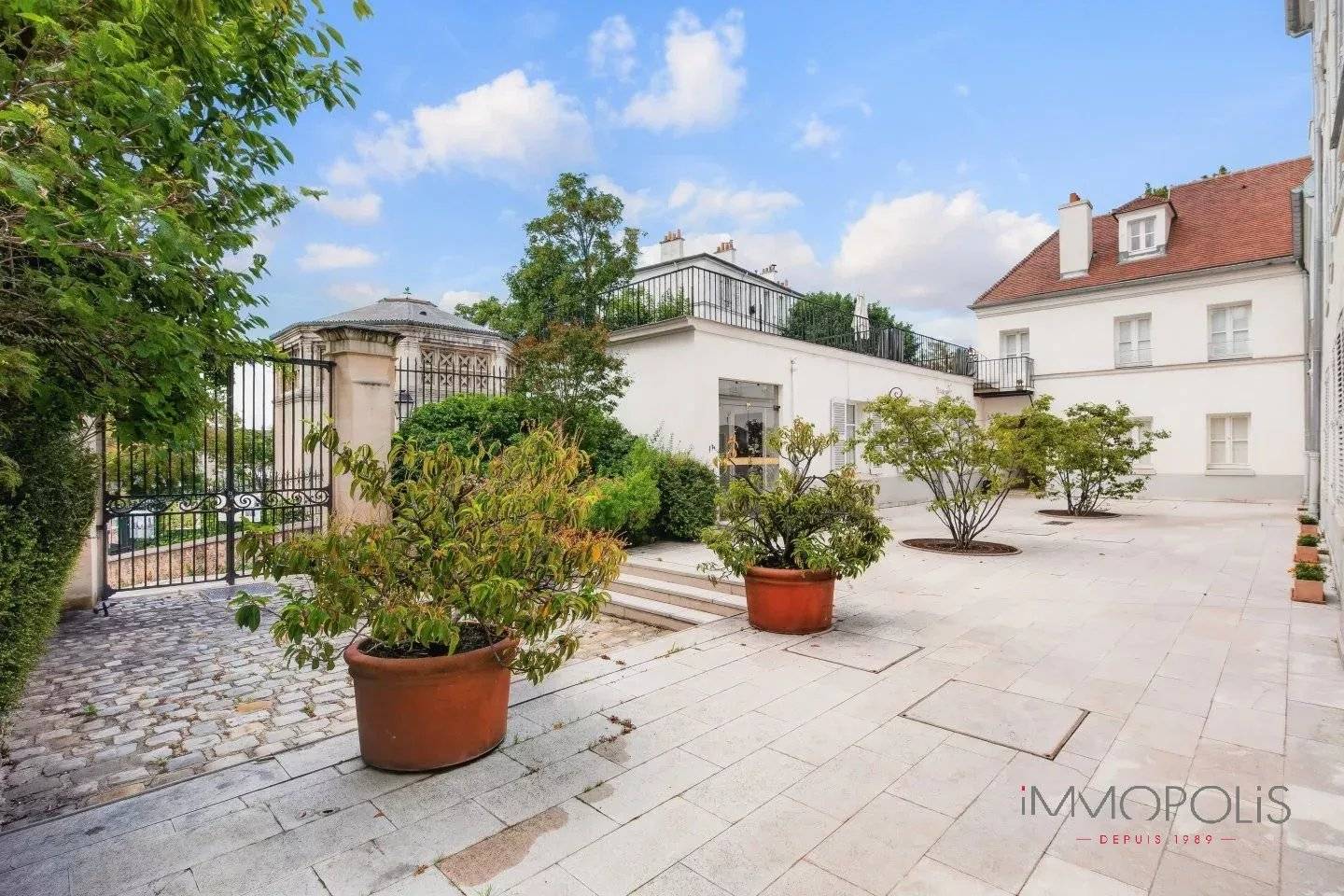 Résidence privée « Folie Sandrin » Montmartre. 21 Résidence privée « Folie Sandrin » Montmartre. 21