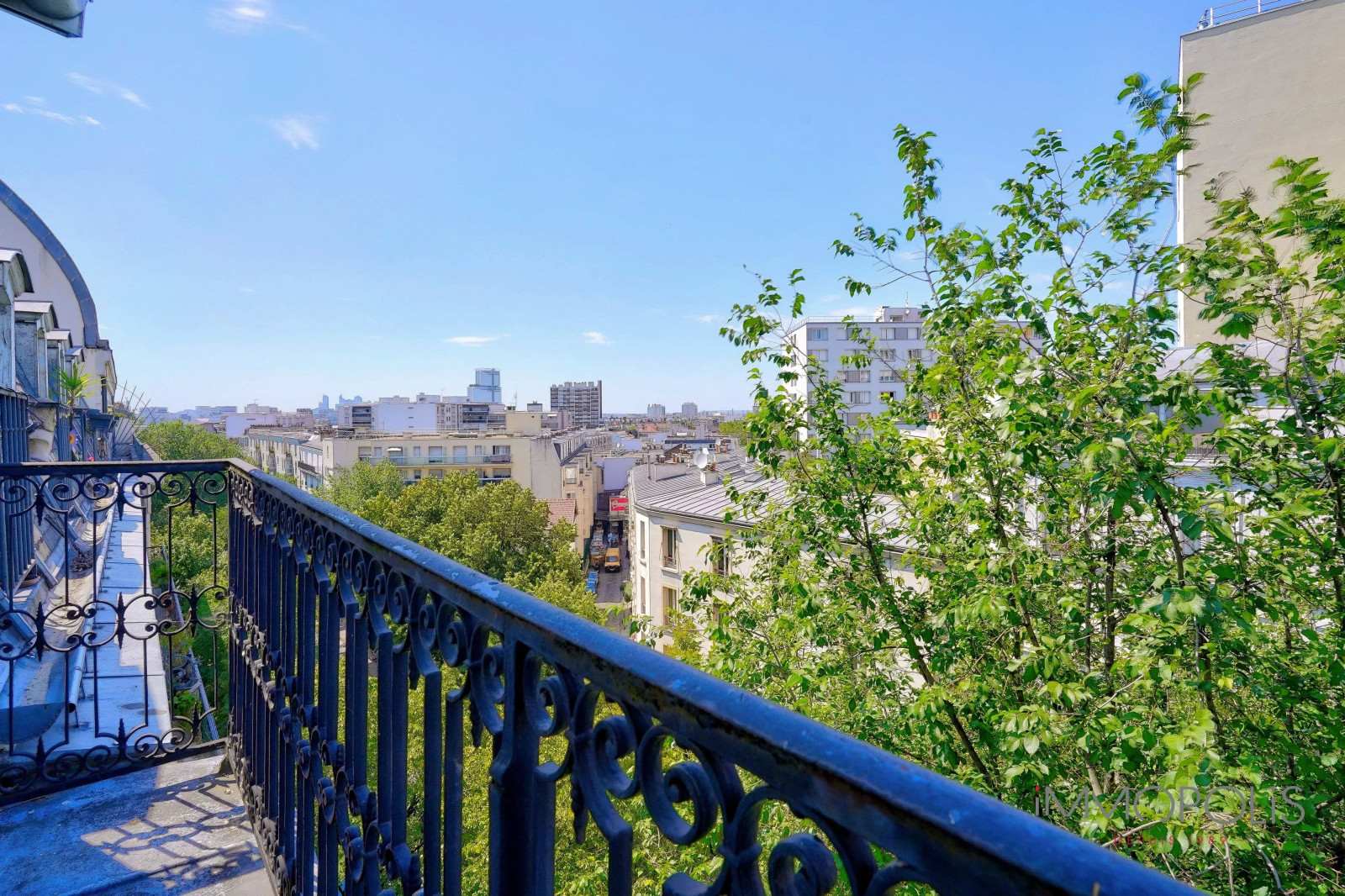 Quatre pièces dernier étage balcon filant ! 1