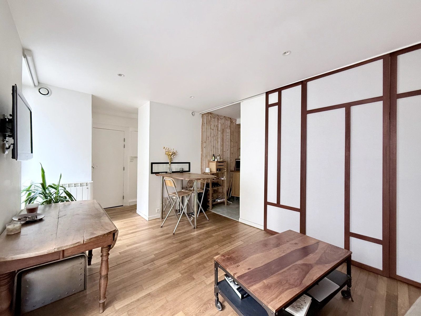 Montmartre, rue d’Orchampt : lumière, calme et charme sont au rendez-vous ! 13 Montmartre, rue d’Orchampt : lumière, calme et charme sont au rendez-vous ! 13