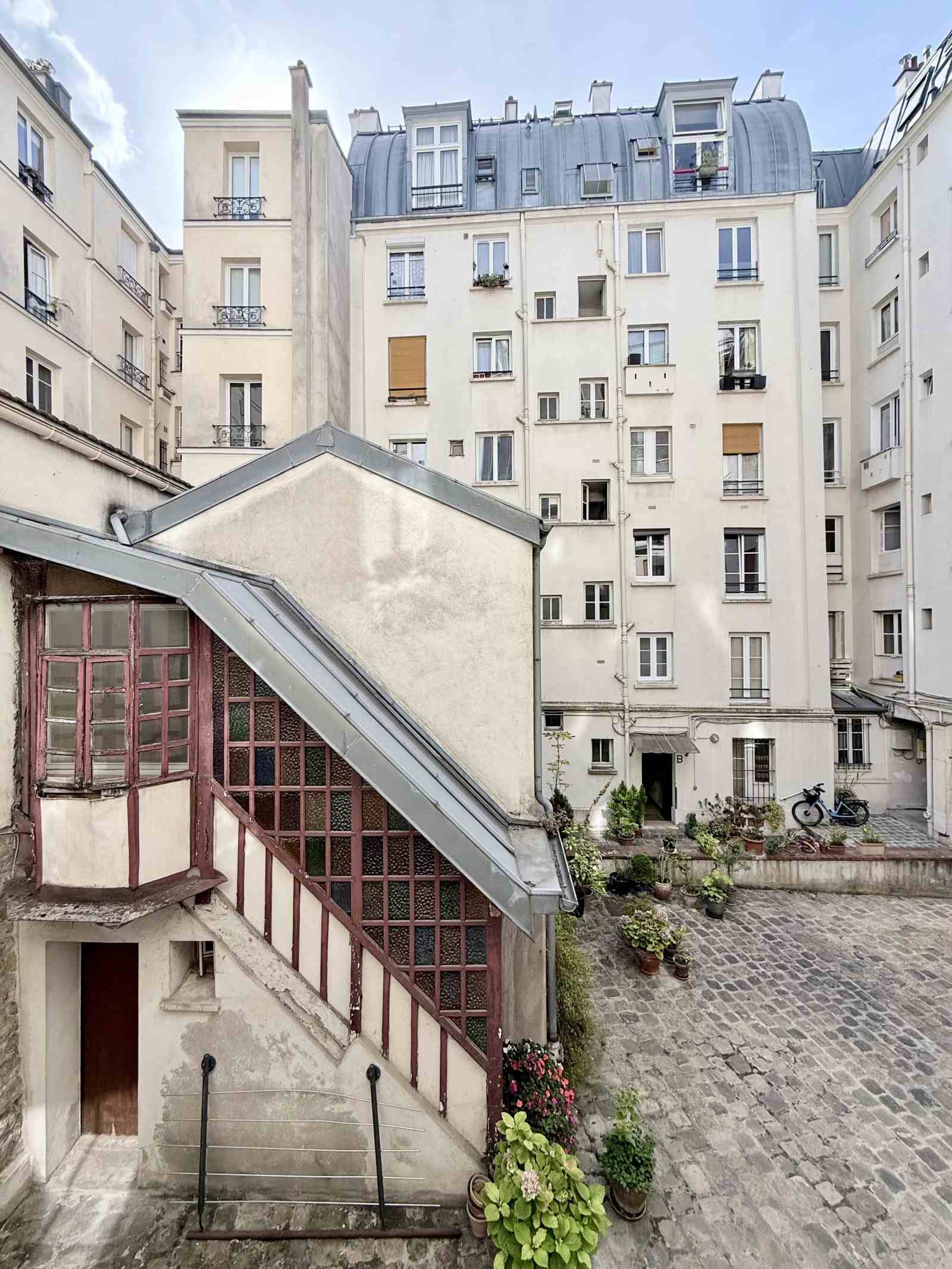 Montmartre, rue d’Orchampt : lumière, calme et charme sont au rendez-vous ! 15 Montmartre, rue d’Orchampt : lumière, calme et charme sont au rendez-vous ! 15