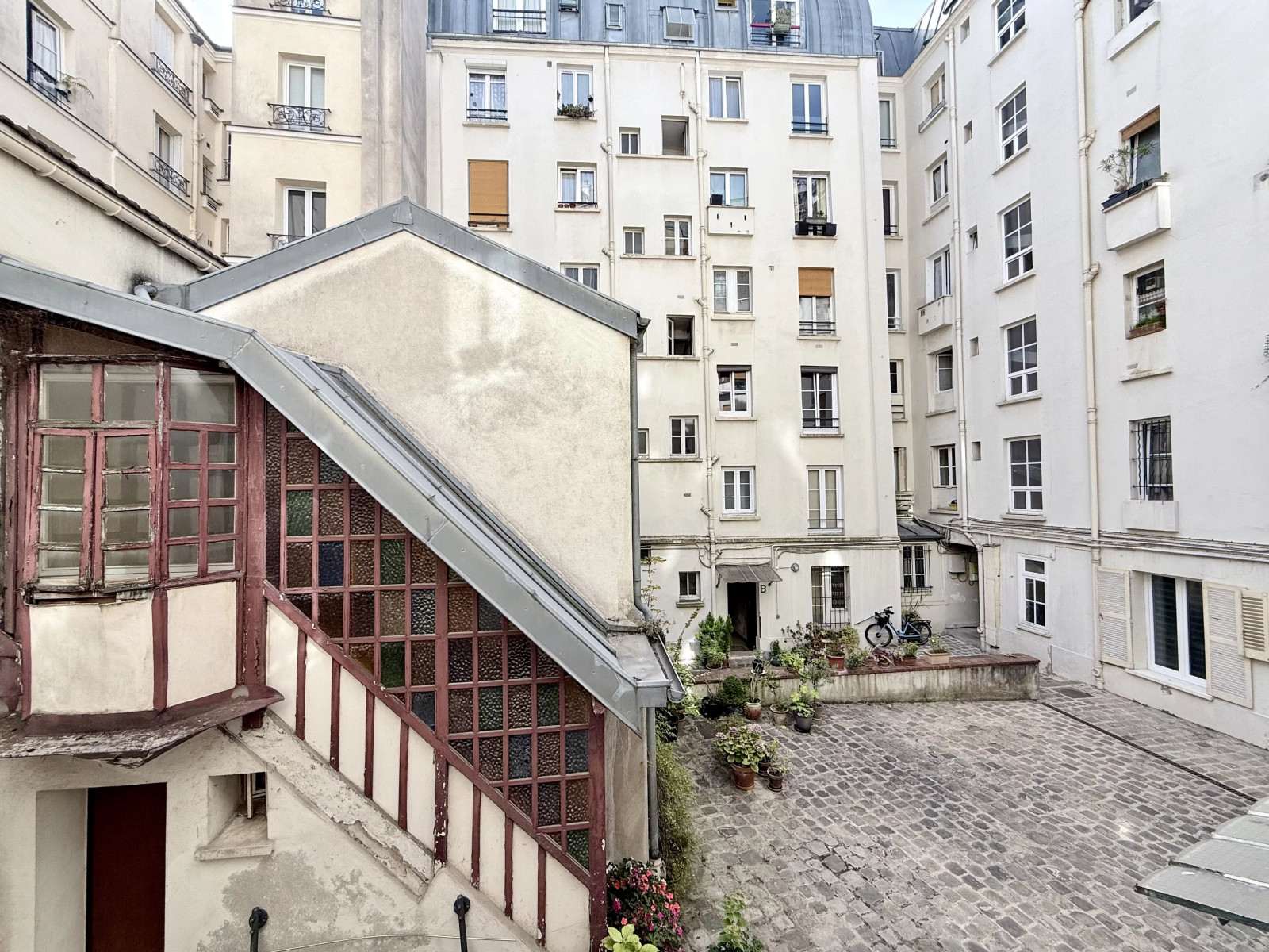 Montmartre, rue d’Orchampt : lumière, calme et charme sont au rendez-vous ! 9 Montmartre, rue d’Orchampt : lumière, calme et charme sont au rendez-vous ! 9