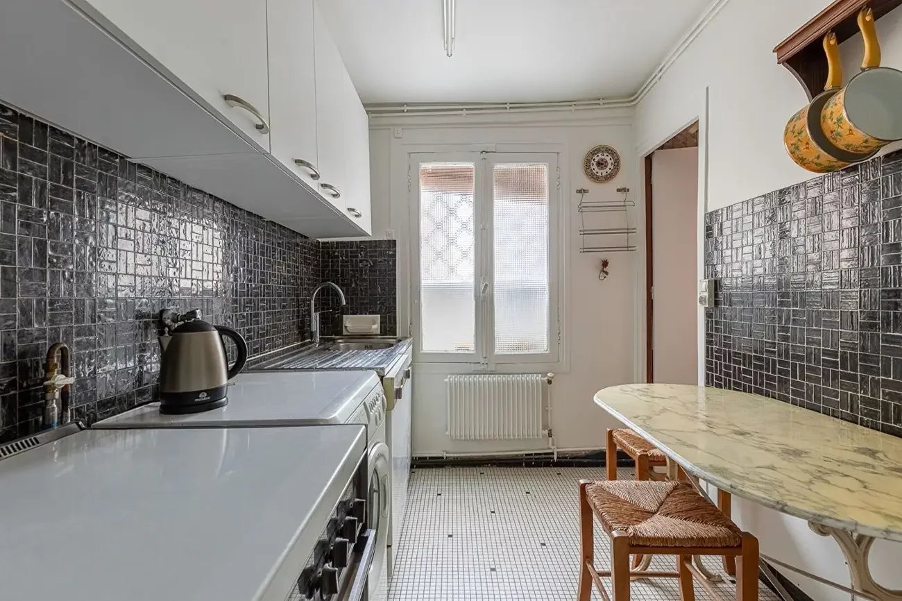 HAUT-MARAIS – TEMPLE | 115 M² TO REINVENT | 3 TO 4 BEDROOMS 13 HAUT-MARAIS – TEMPLE | 115 M² TO REINVENT | 3 TO 4 BEDROOMS 13