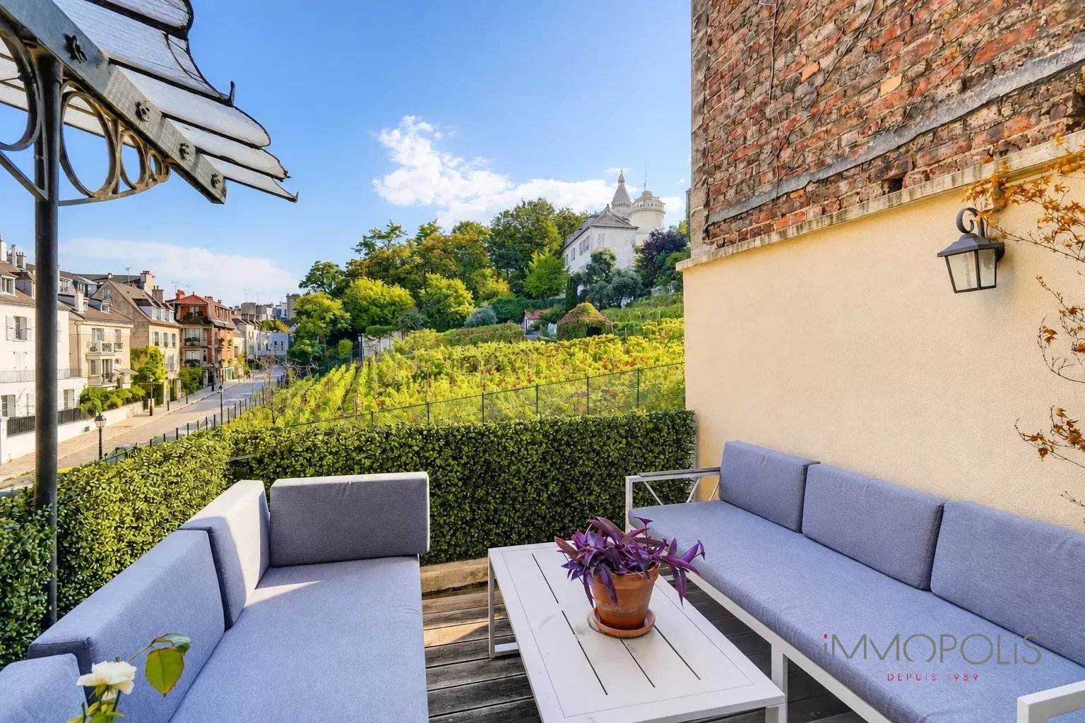 Bien exceptionnel et rare en plein coeur de Montmartre. 1 Bien exceptionnel et rare en plein coeur de Montmartre. 1