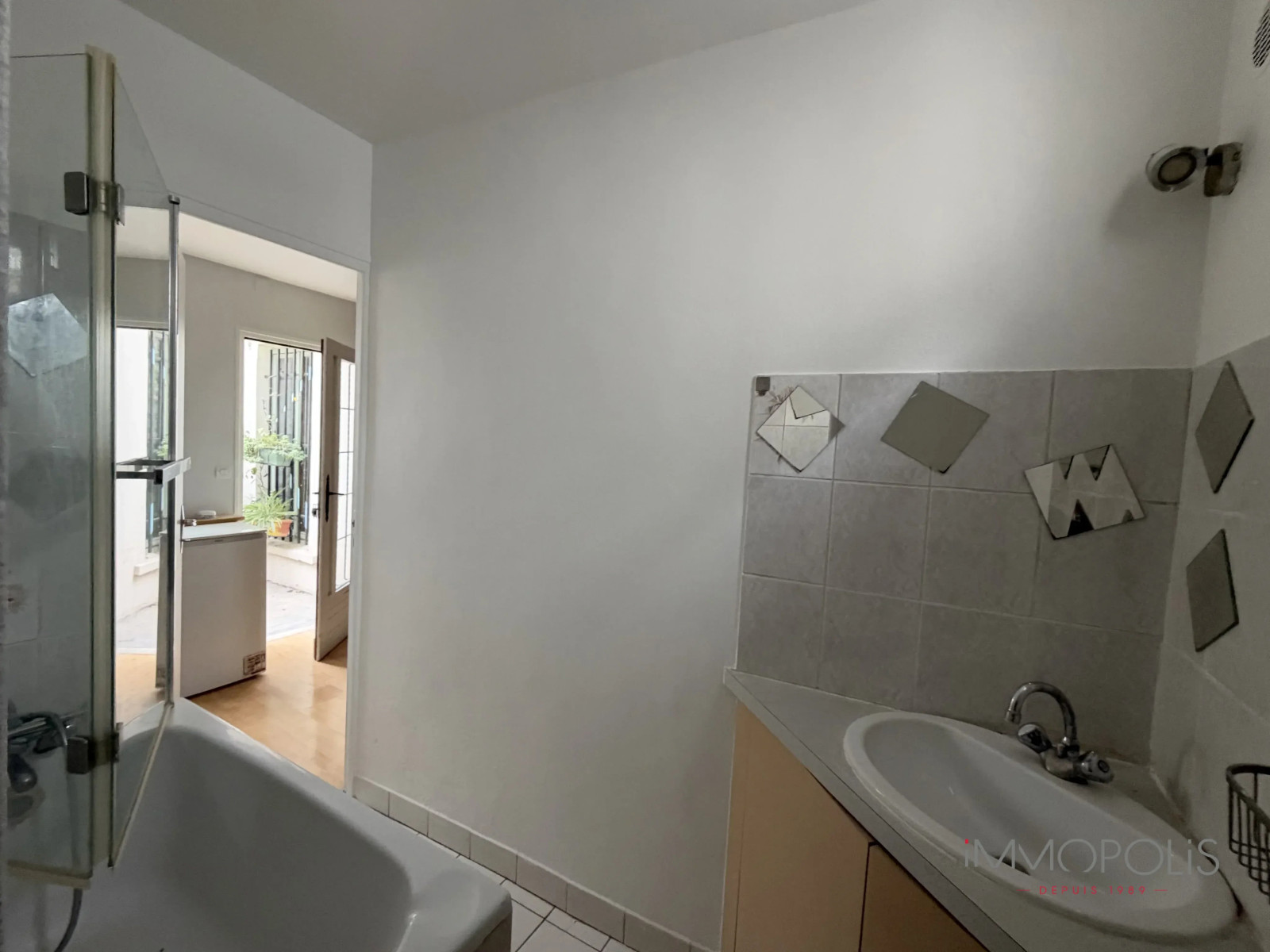 Quiet courtyard – Charming 2 room apartment of 25.07m² 12