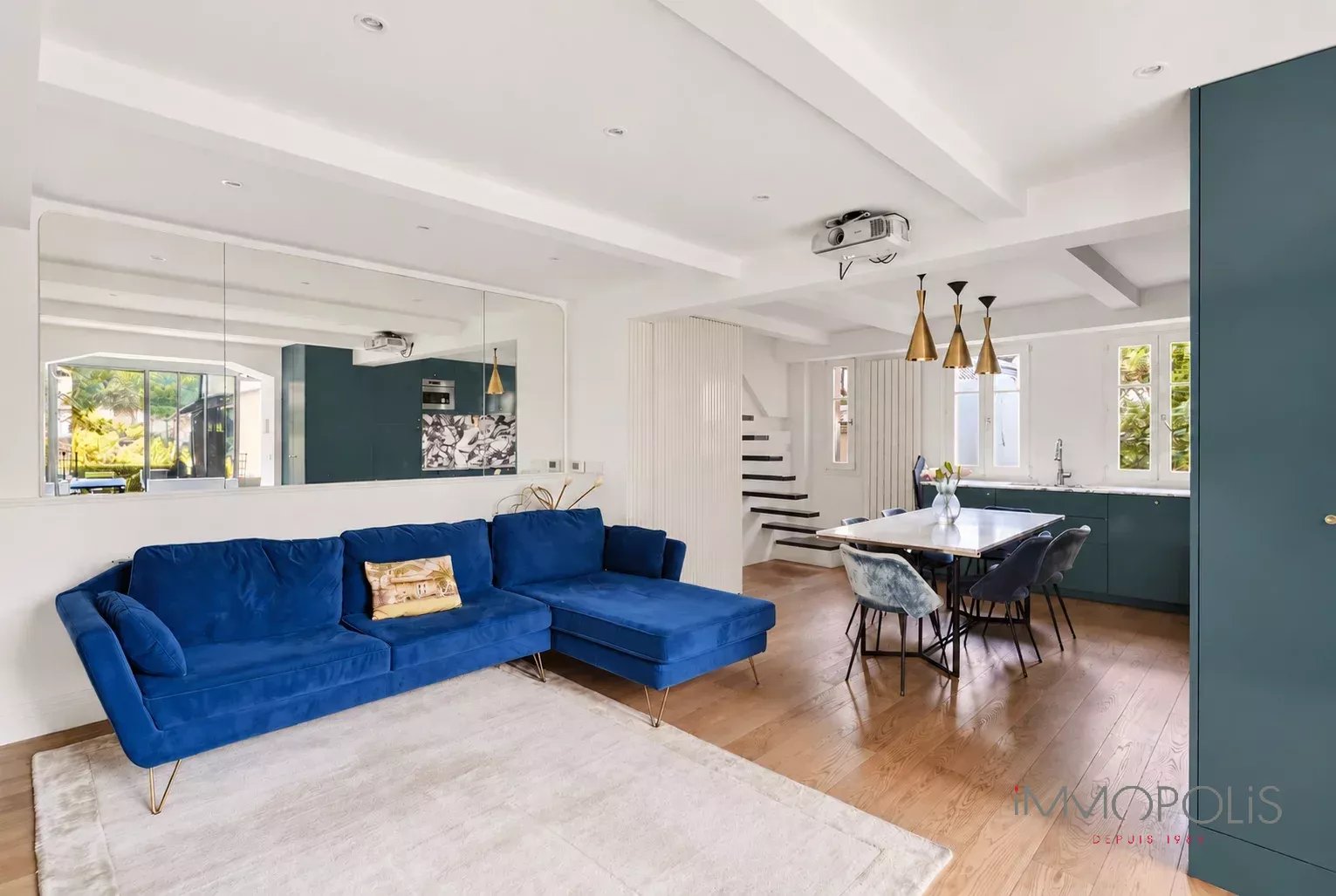 Very exceptional and rare in the heart of Montmartre. 5