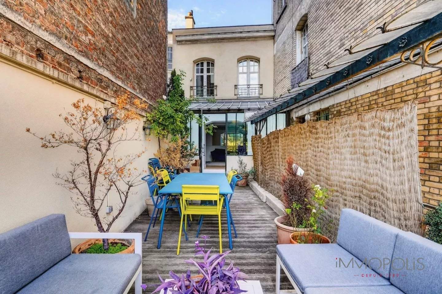 Very exceptional and rare in the heart of Montmartre. 8