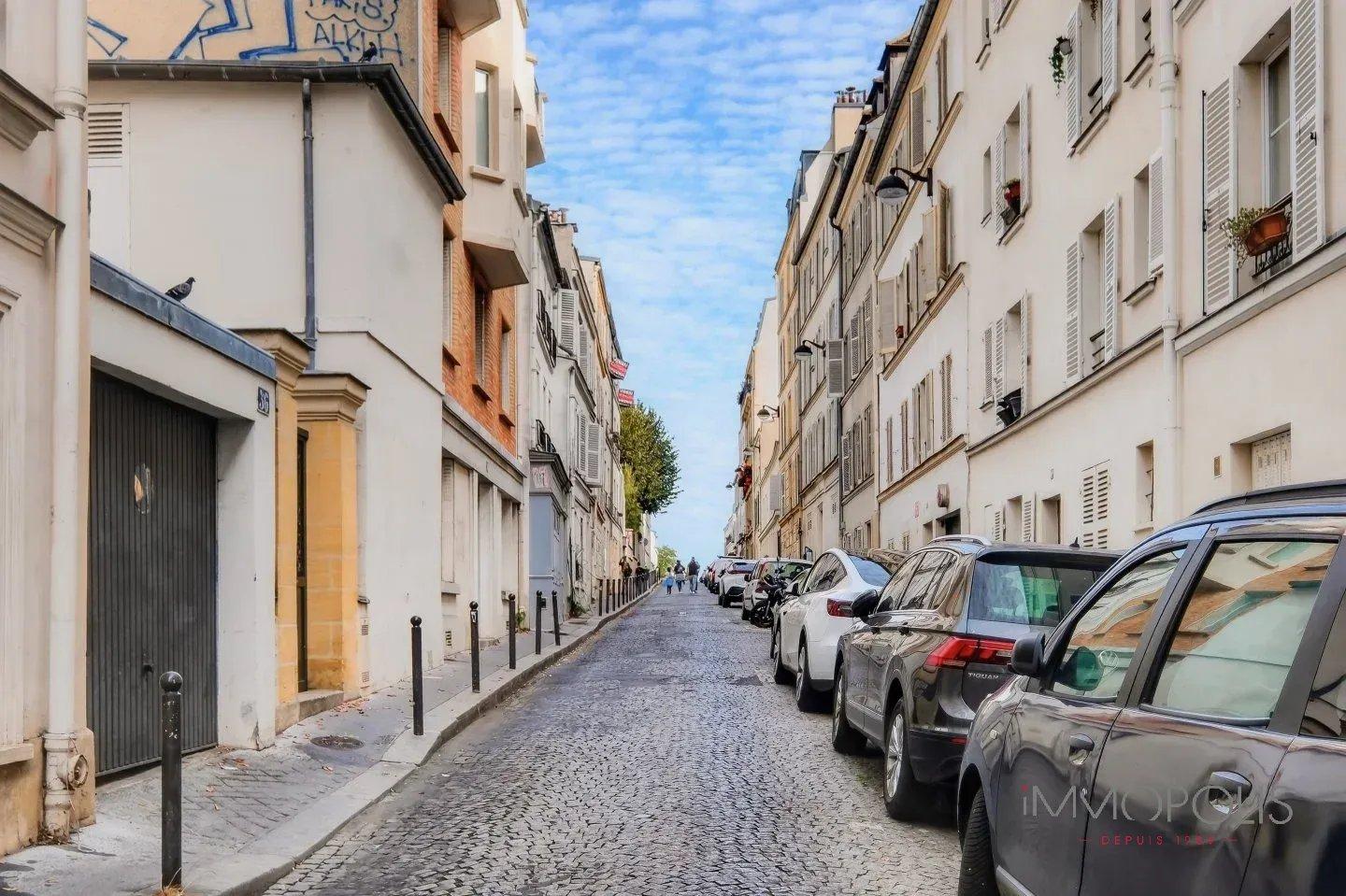 Studio rue Berthe in Montmartre. 10 Studio rue Berthe in Montmartre. 10