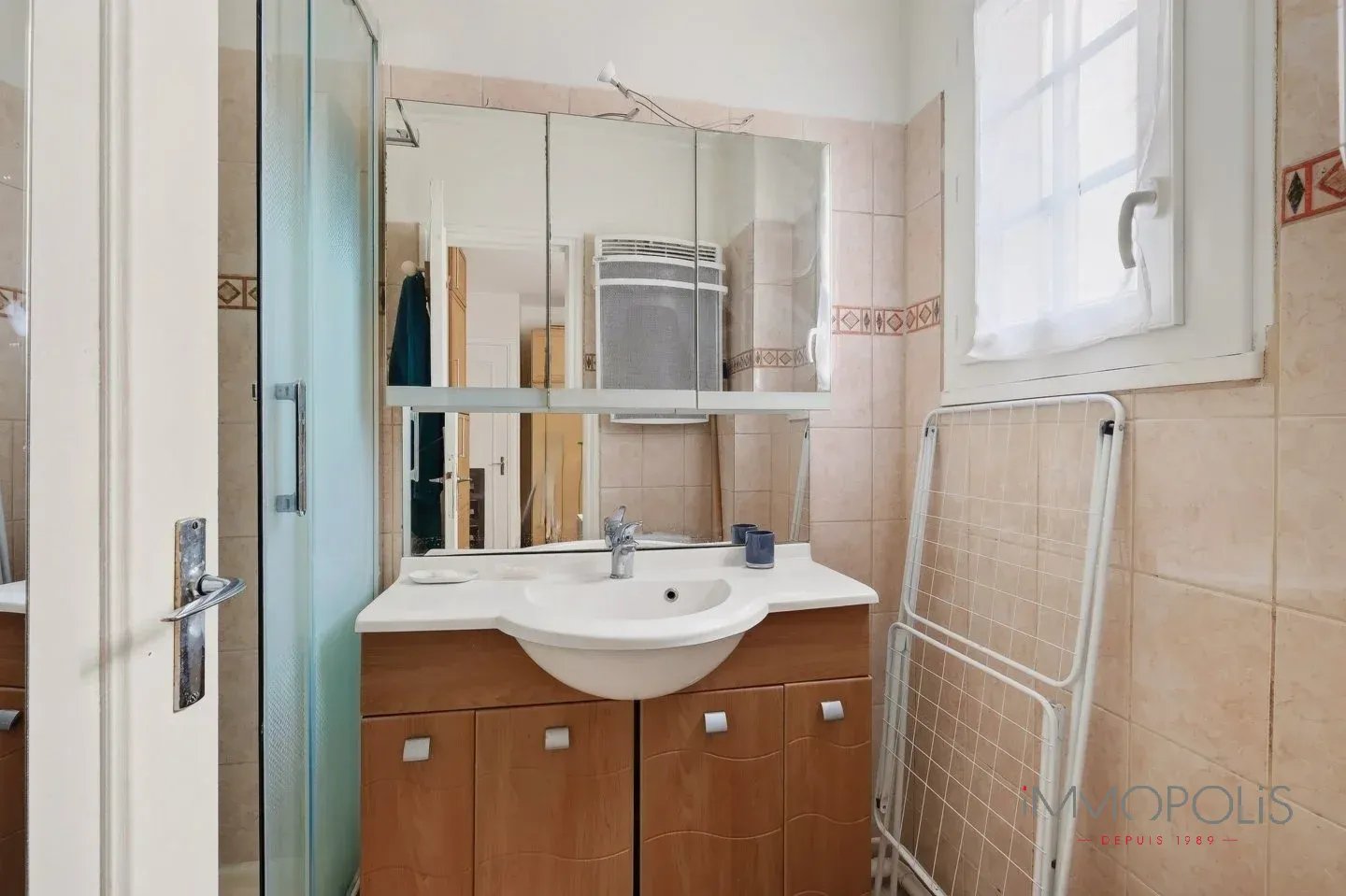 Studio rue Berthe in Montmartre. 8 Studio rue Berthe in Montmartre. 8